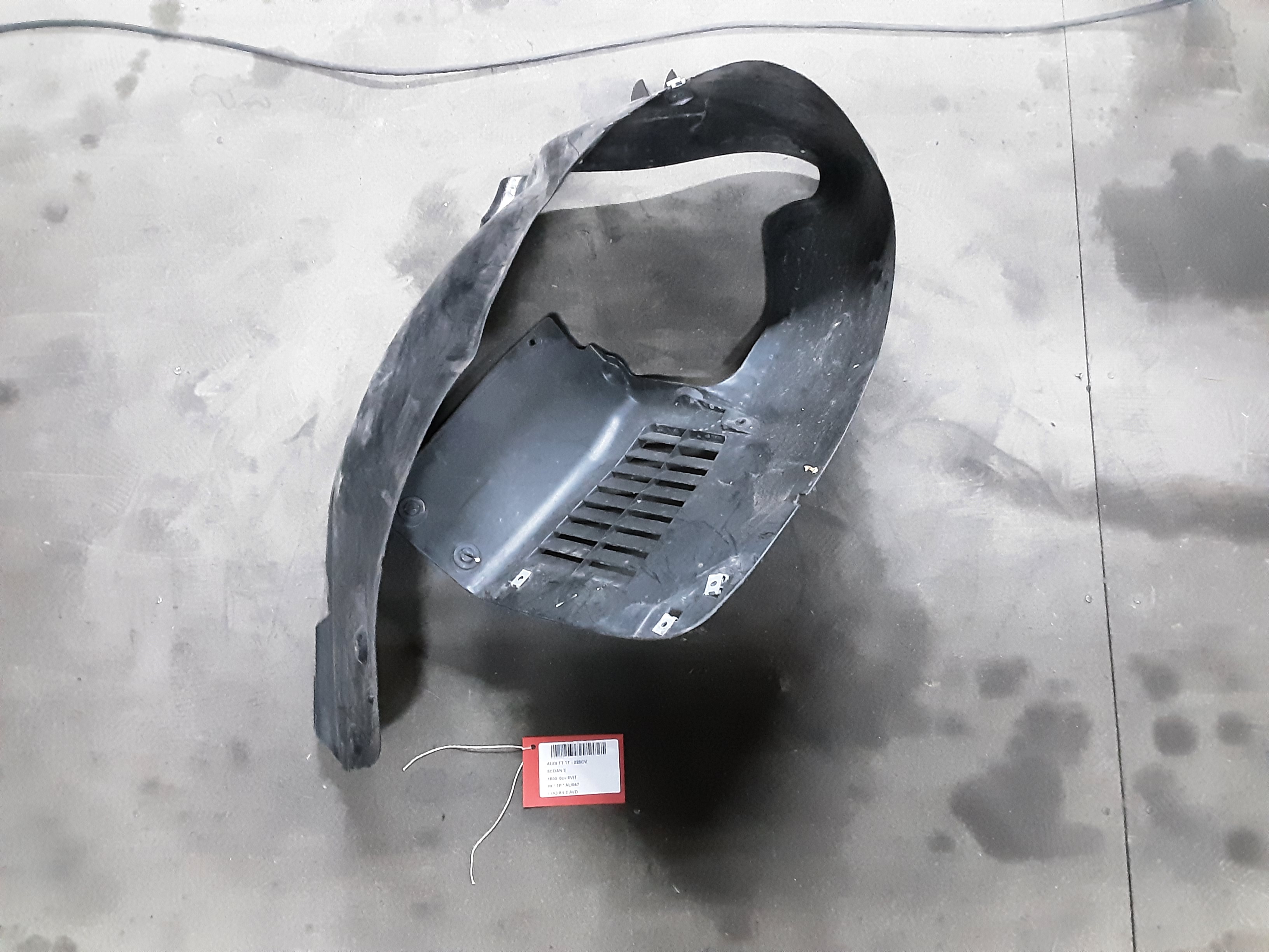 COQUILLE D&#039;AILE AVANT DROITE Audi TT 10/98 - 06