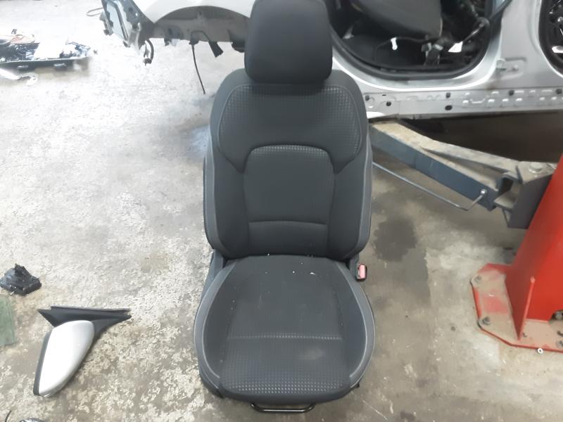 STOEL VOOR RECHTS Ford FOCUS (6) 4/18 - 4/22