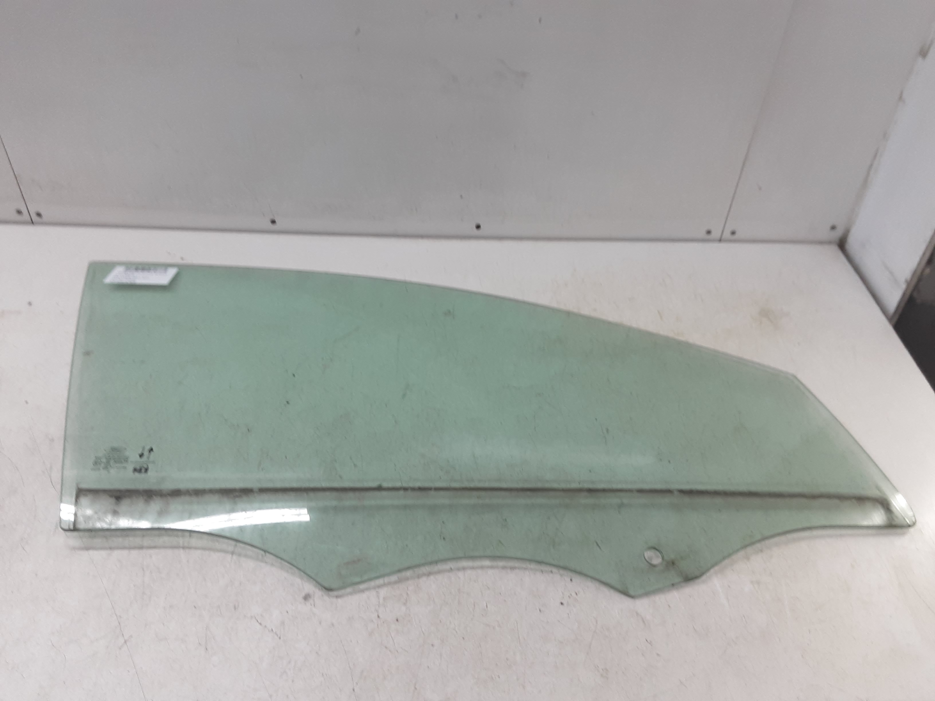 VITRE DE PORTE AVANT DROITE Ford FOCUS (6) 4/18 - 4/22