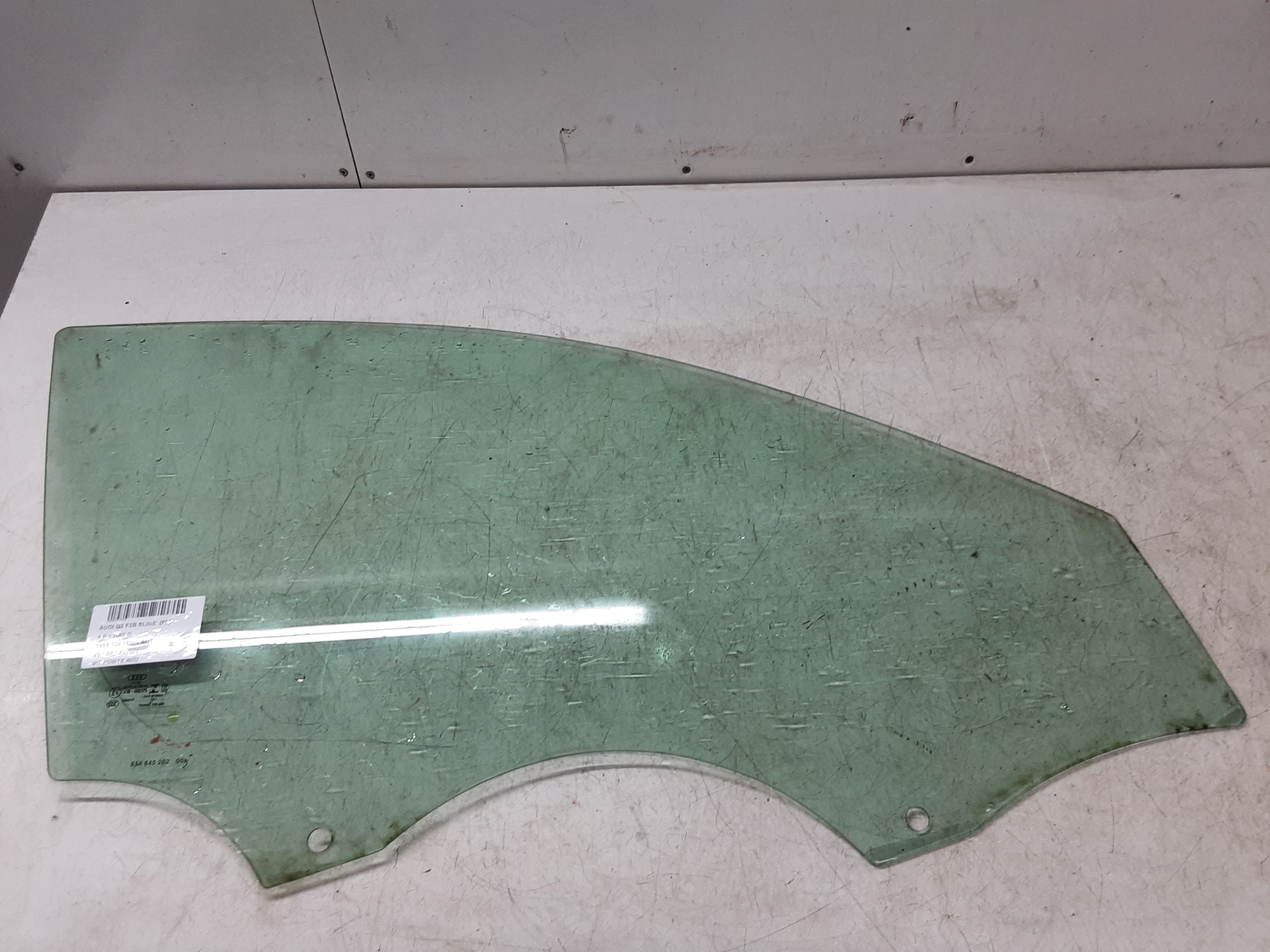 RIGHT FRONT DOOR WINDOW Audi Q3 11/18+