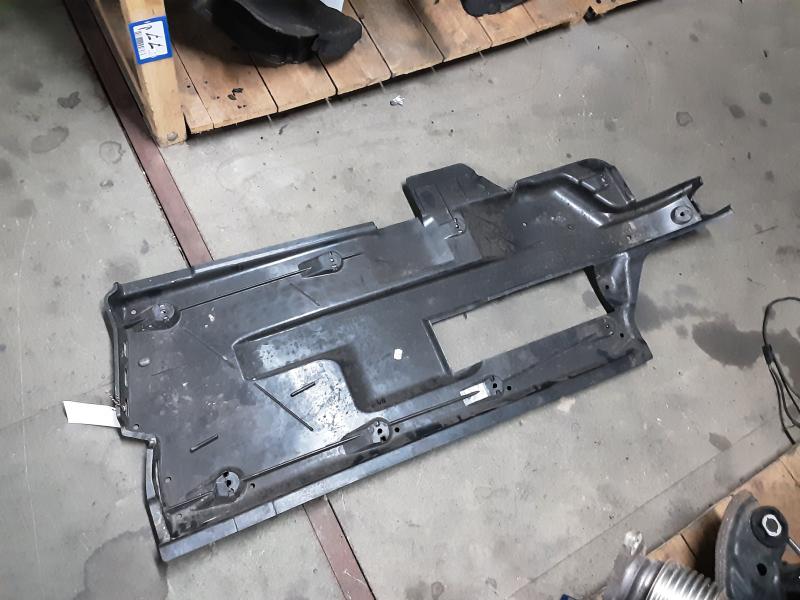 PLASTIEKE BESCHERMPLAAT ONDER AUTO RECHTS Vw POLO (9N) 2/02 - 4/05