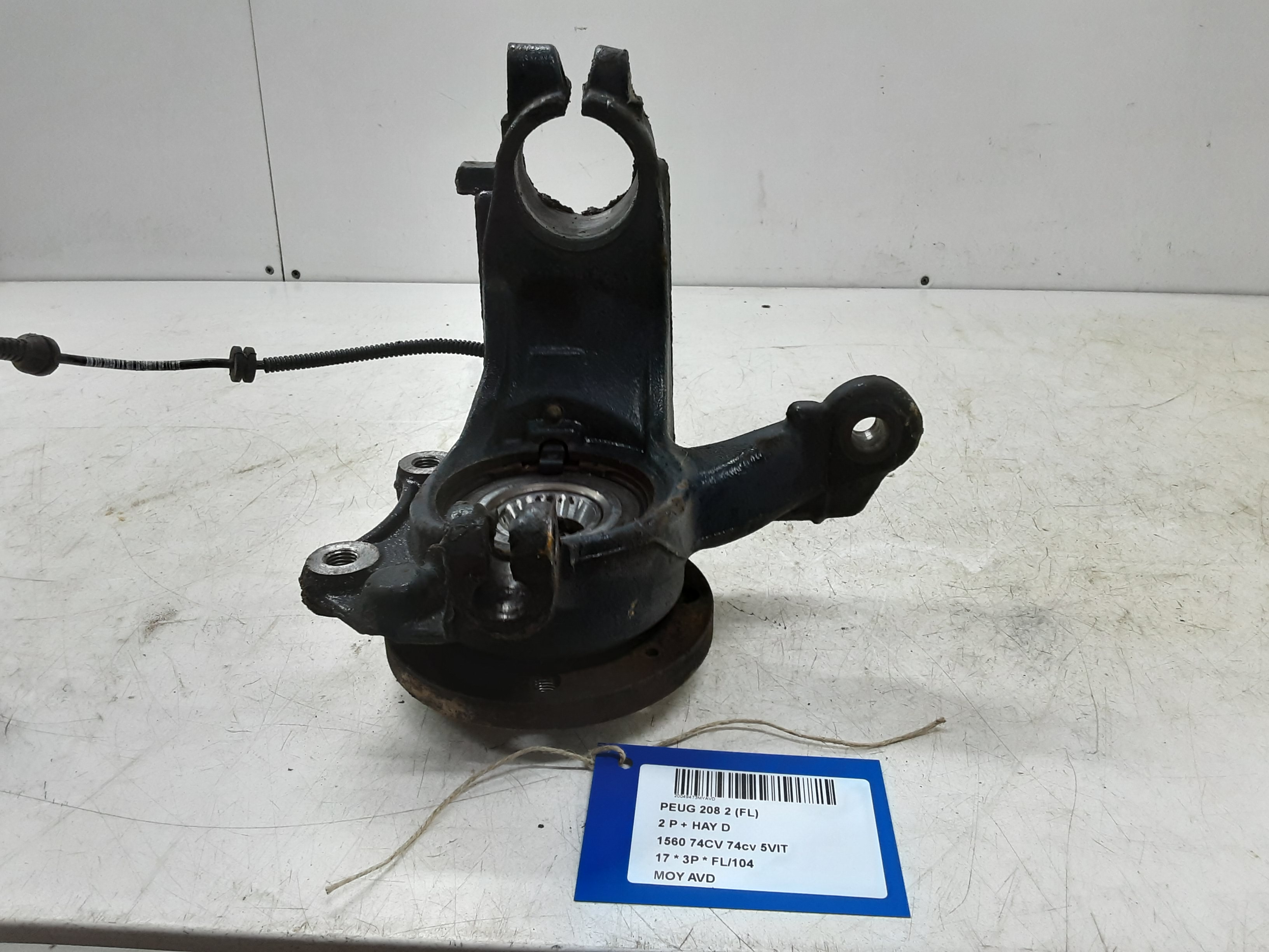 WIELNAAF VOOR RECHTS Peugeot 208 8/15 - 20