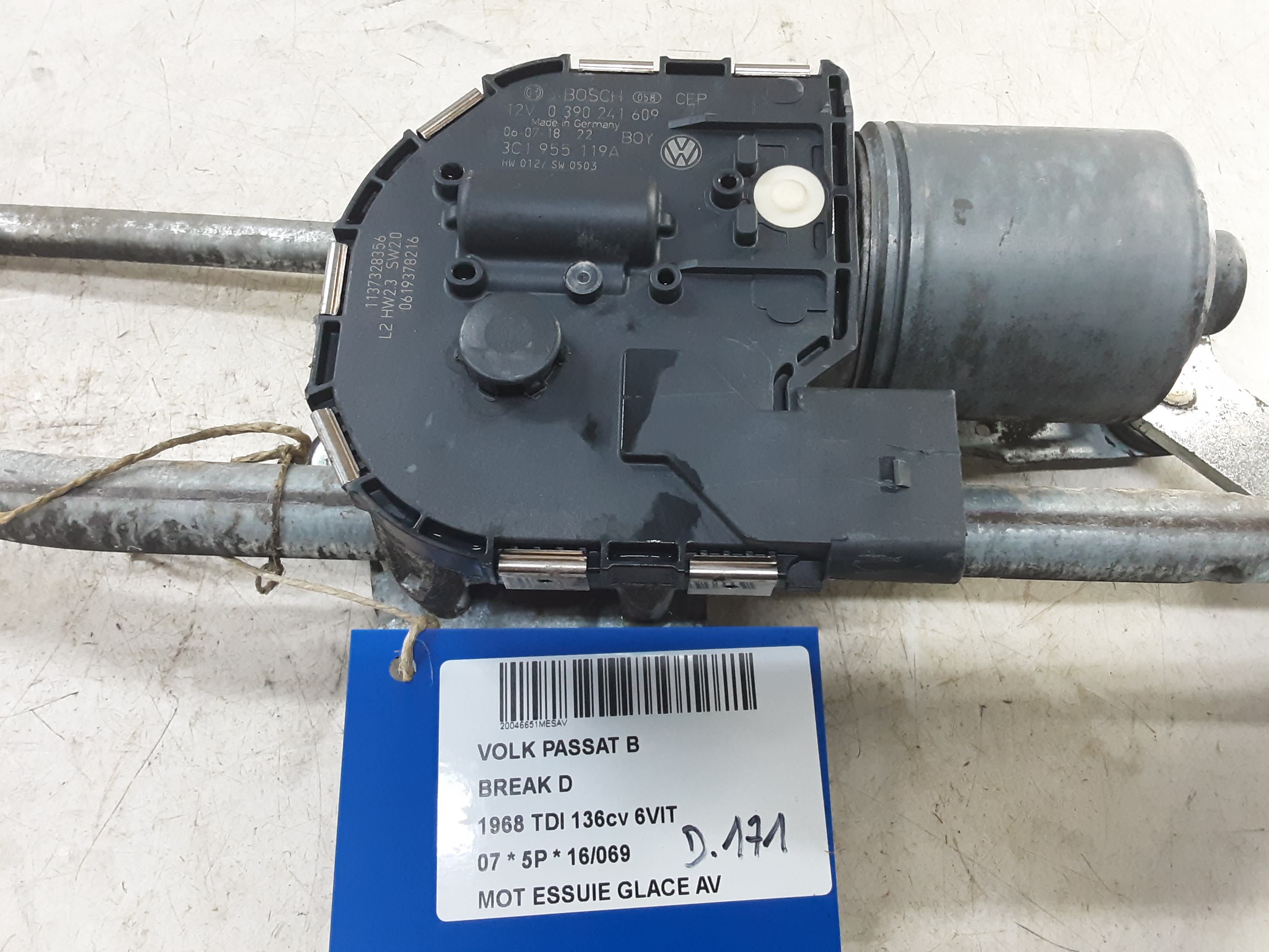 MOTEUR D&#039;ESSUIE-GLACE AVANT Vw PASSAT 02/05 - 11/10