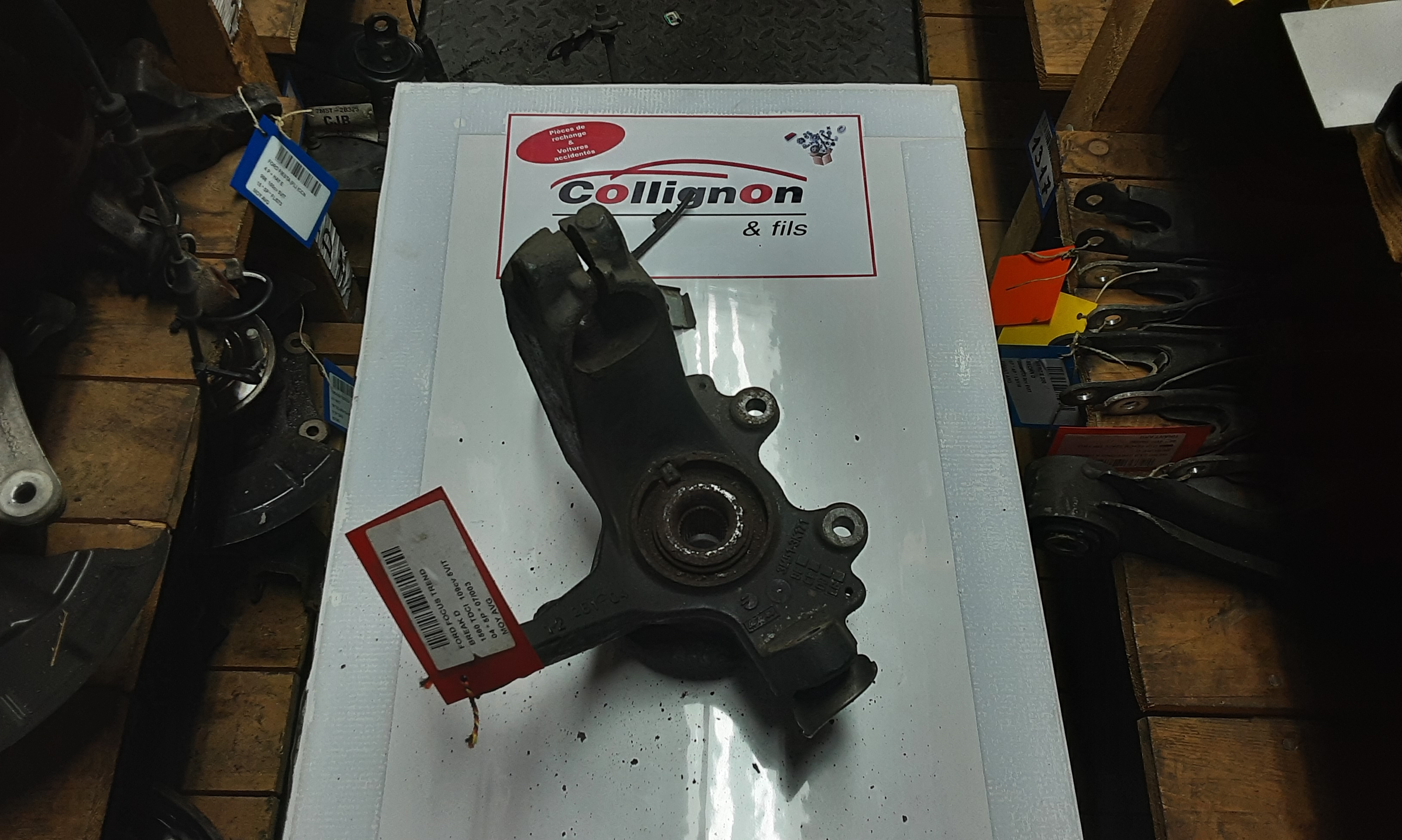 WIELNAAF VOOR LINKS Ford FOCUS (2) 11/04 - 01/08