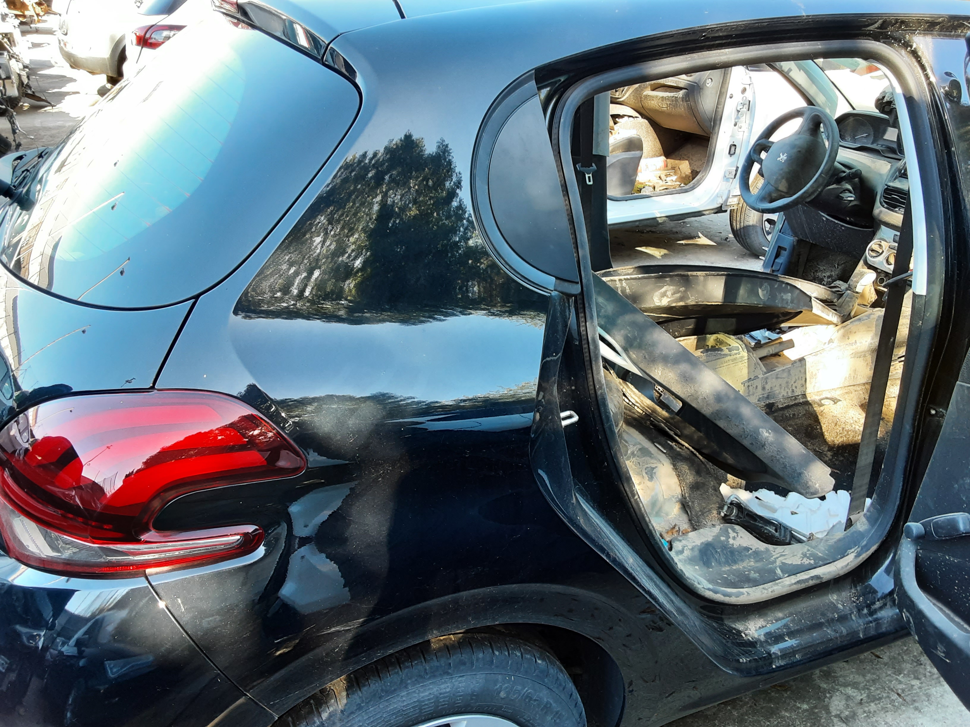 AILE ARRIERE DROITE Peugeot 208