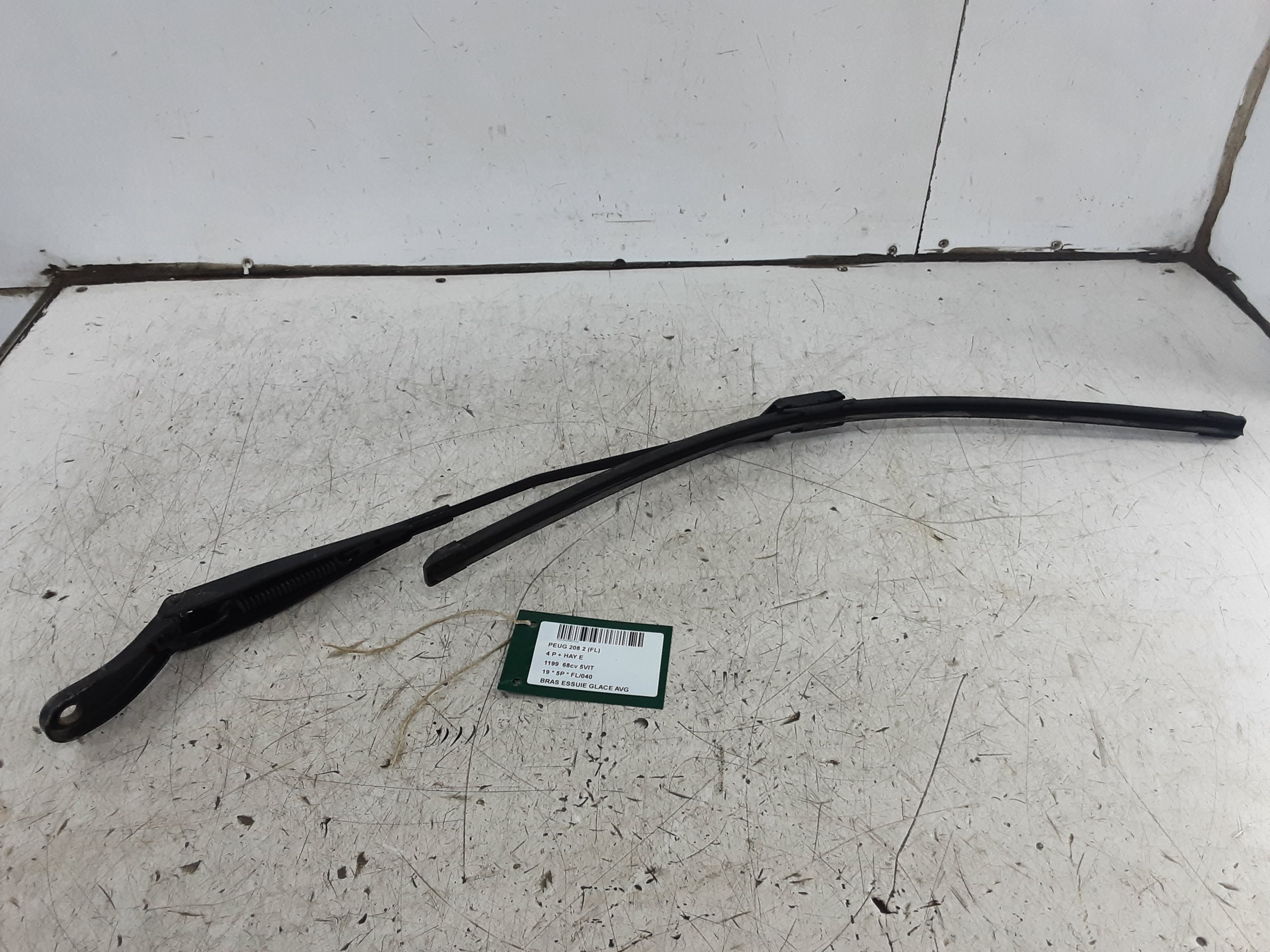 RUITENWISSERARM LINKS VOOR Peugeot 208