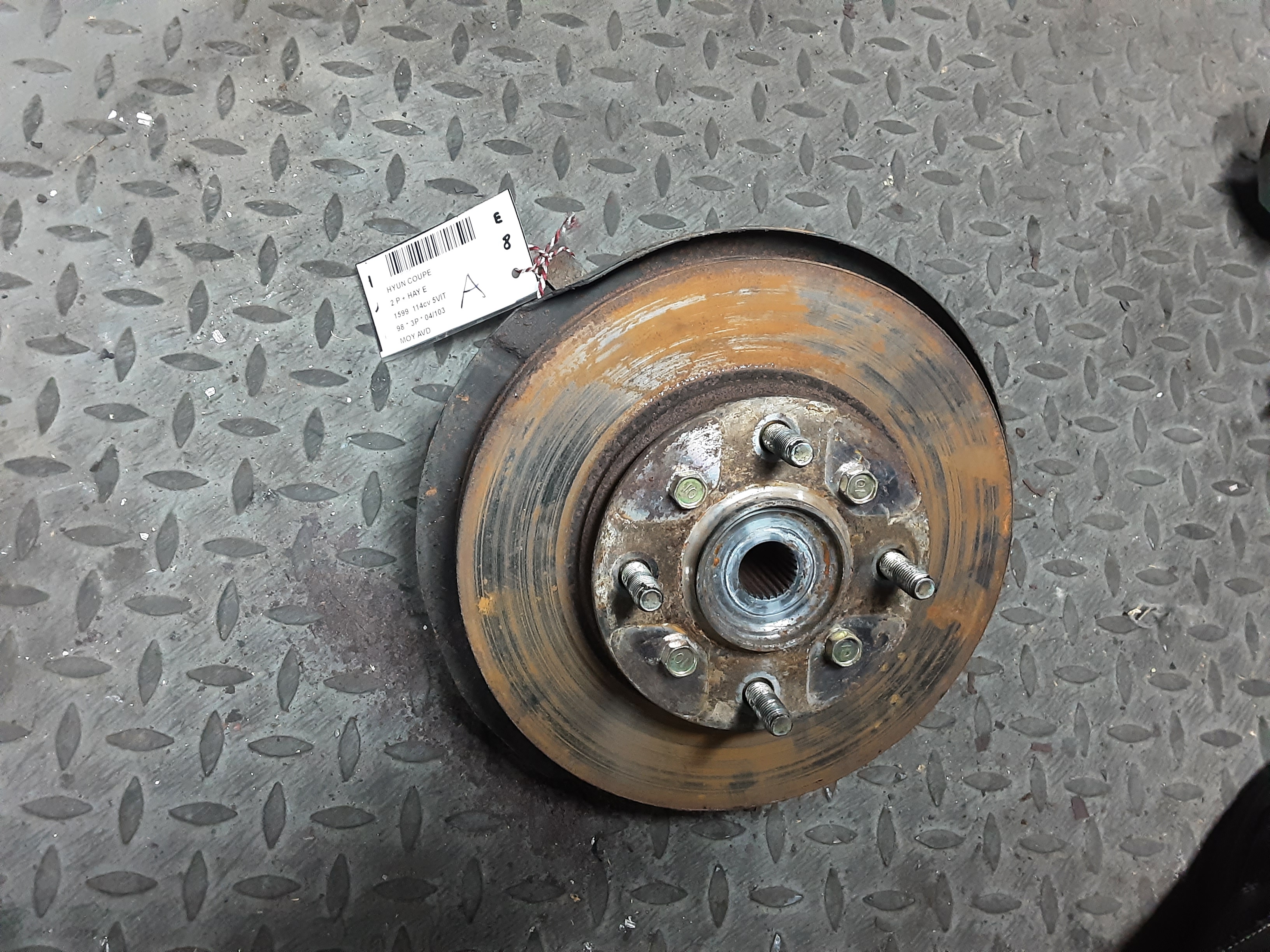 MOYEU AVANT DROIT Hyundai COUPE 96 - 01