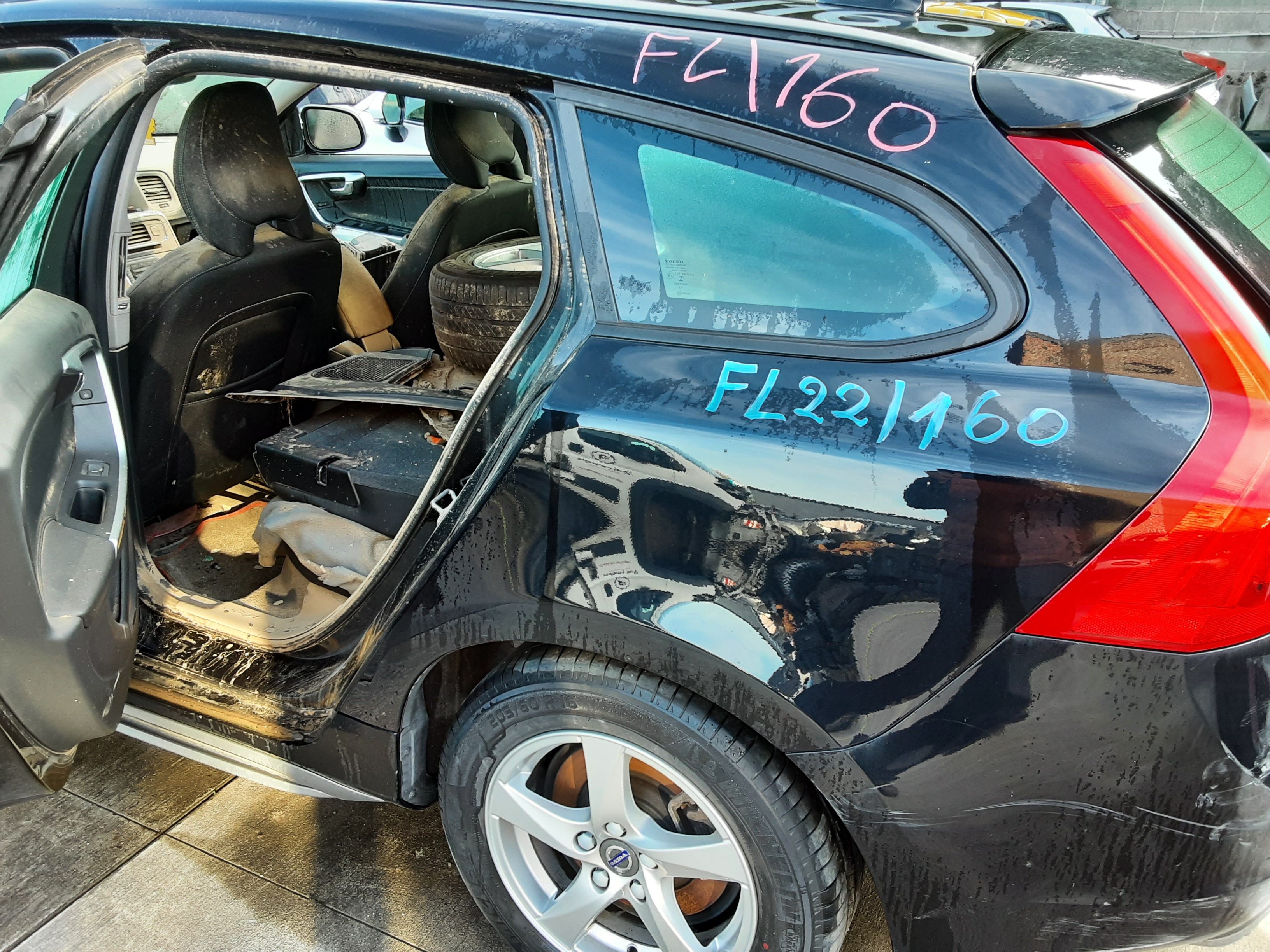 SPATBORD ACHTER LINKS Volvo V60 10/10-08/18