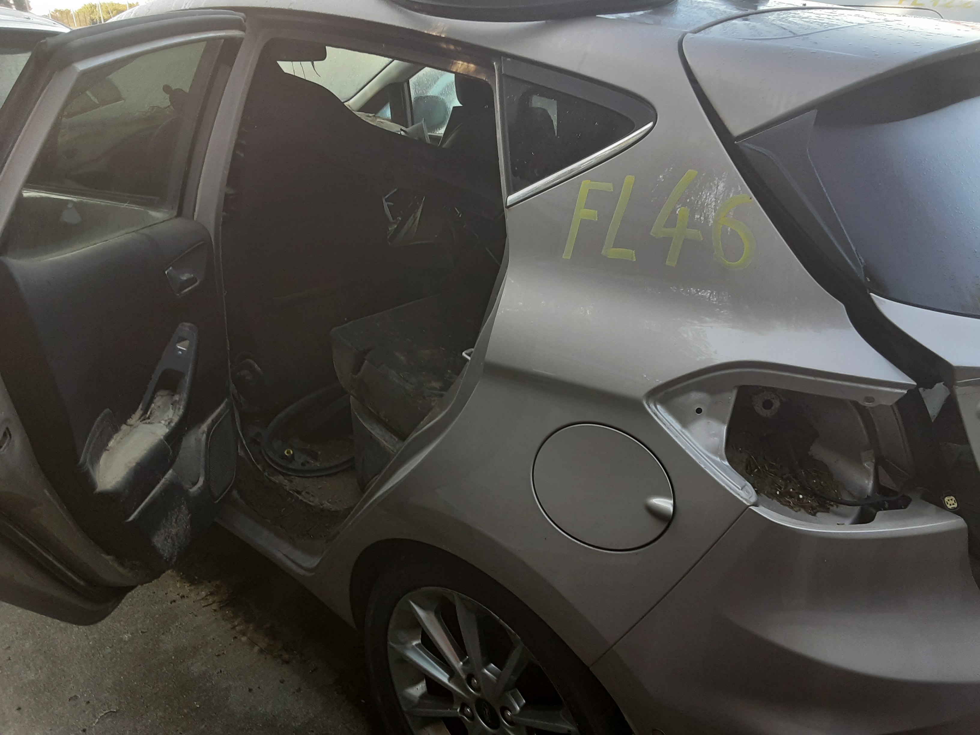 SPATBORD ACHTER LINKS Ford FIESTA 5/17+