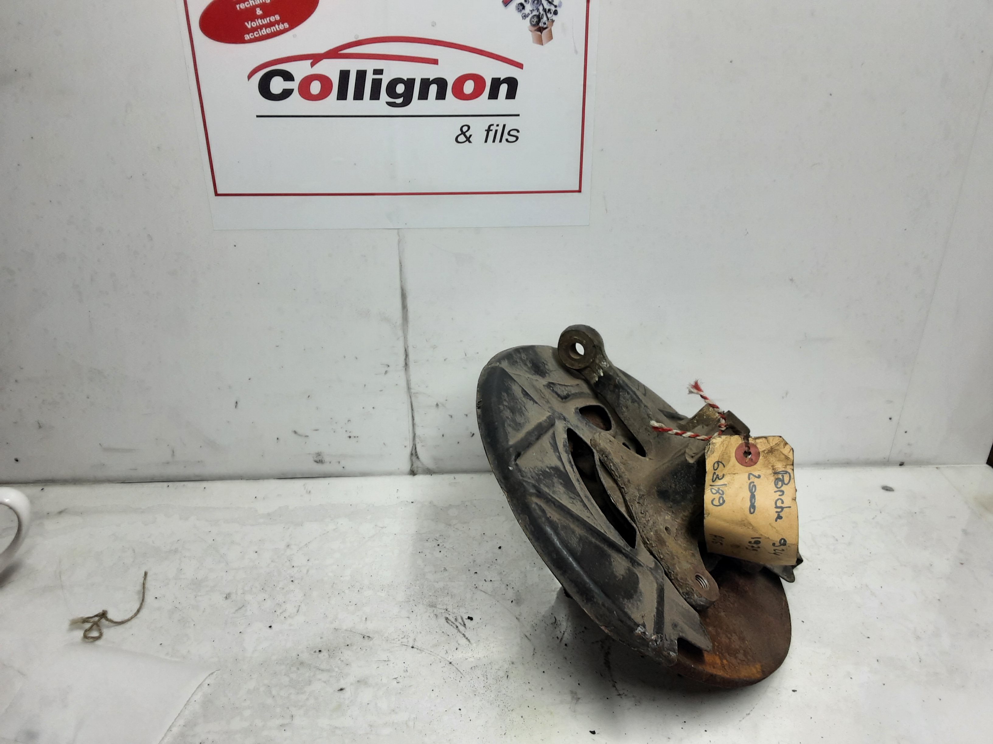 FRONT WHEEL HUB LEFT Porsche 924 75>88