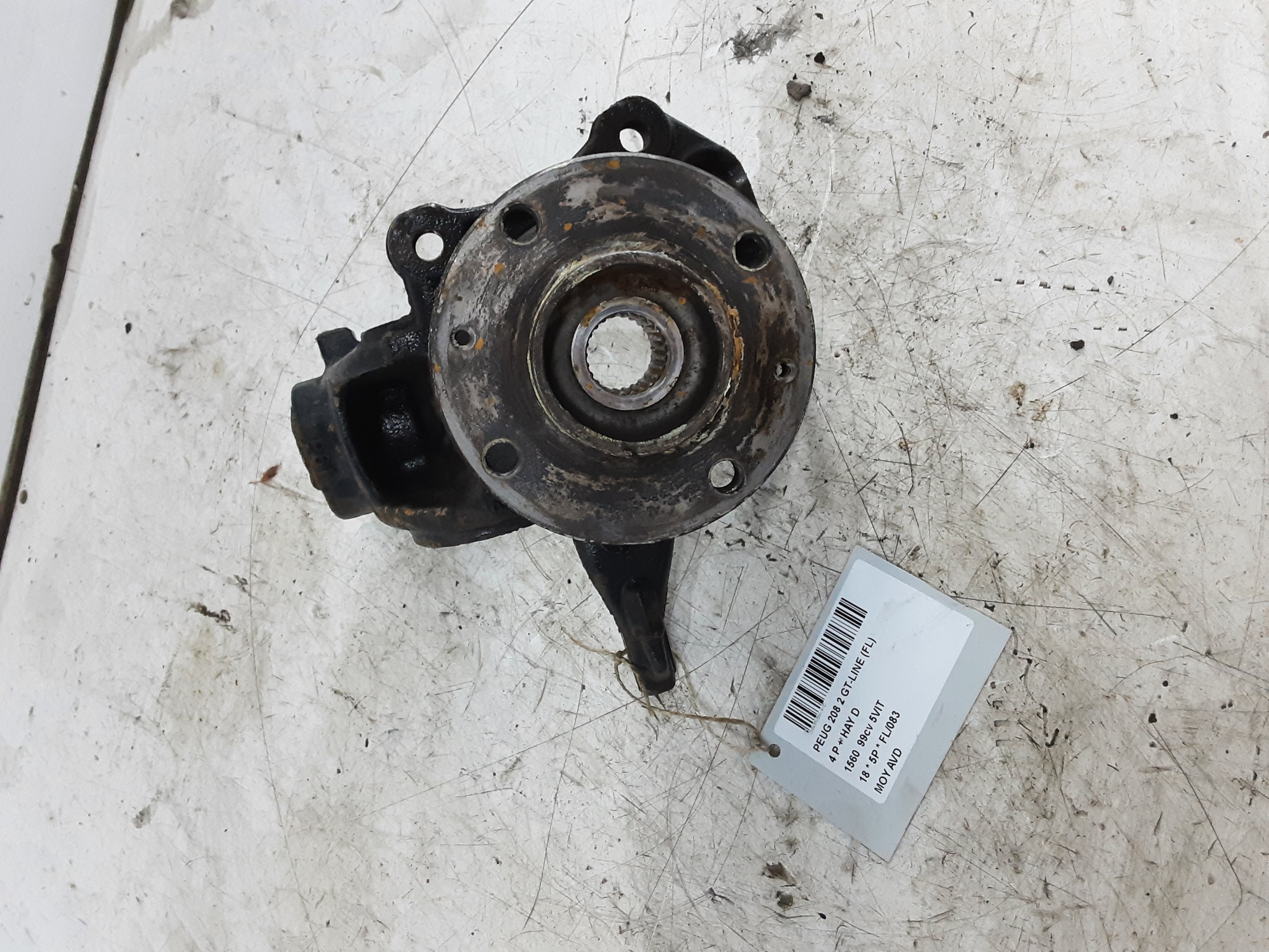 WIELNAAF VOOR RECHTS Peugeot 208 8/15 - 20