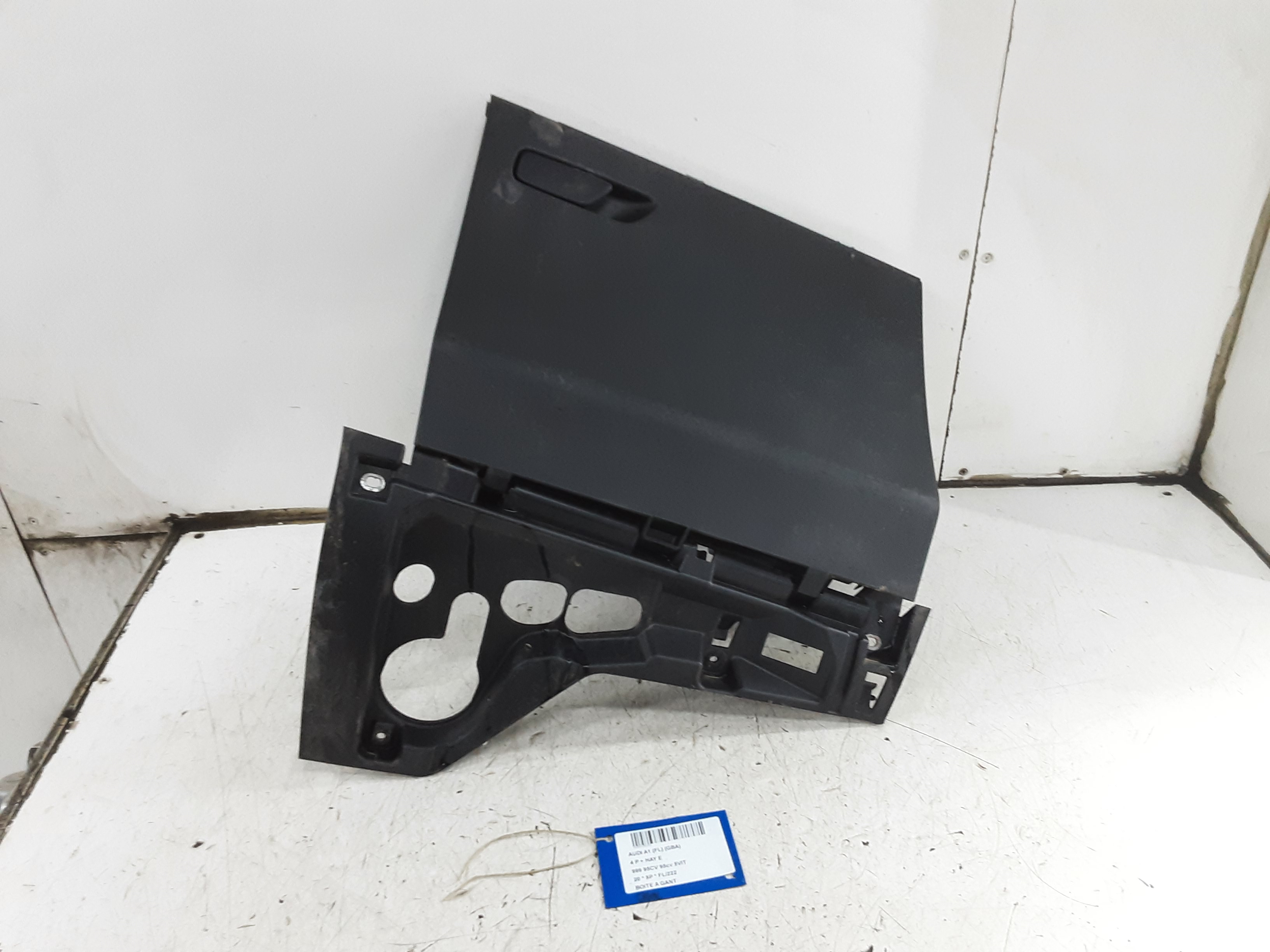 BOITE A GANT Audi A1 12/18+