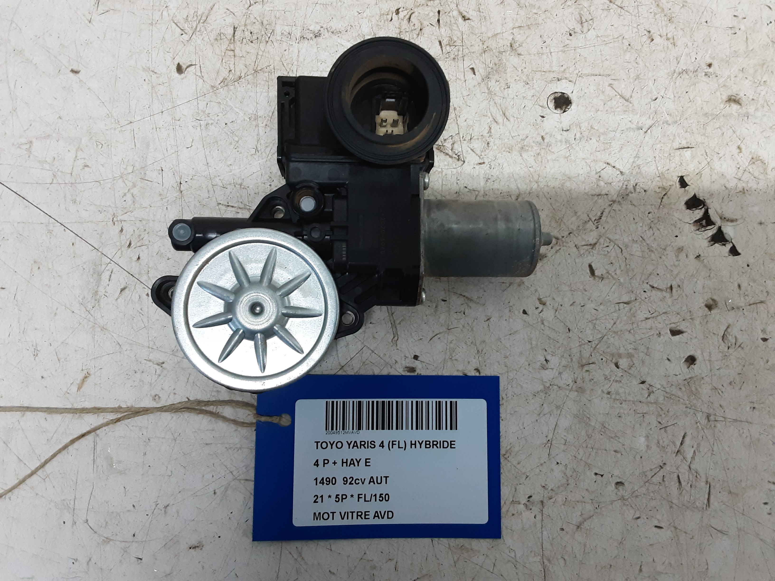 MOTEUR DE VITRE DE PORTE AVANT DROITE Toyota YARIS (6) 2/20+