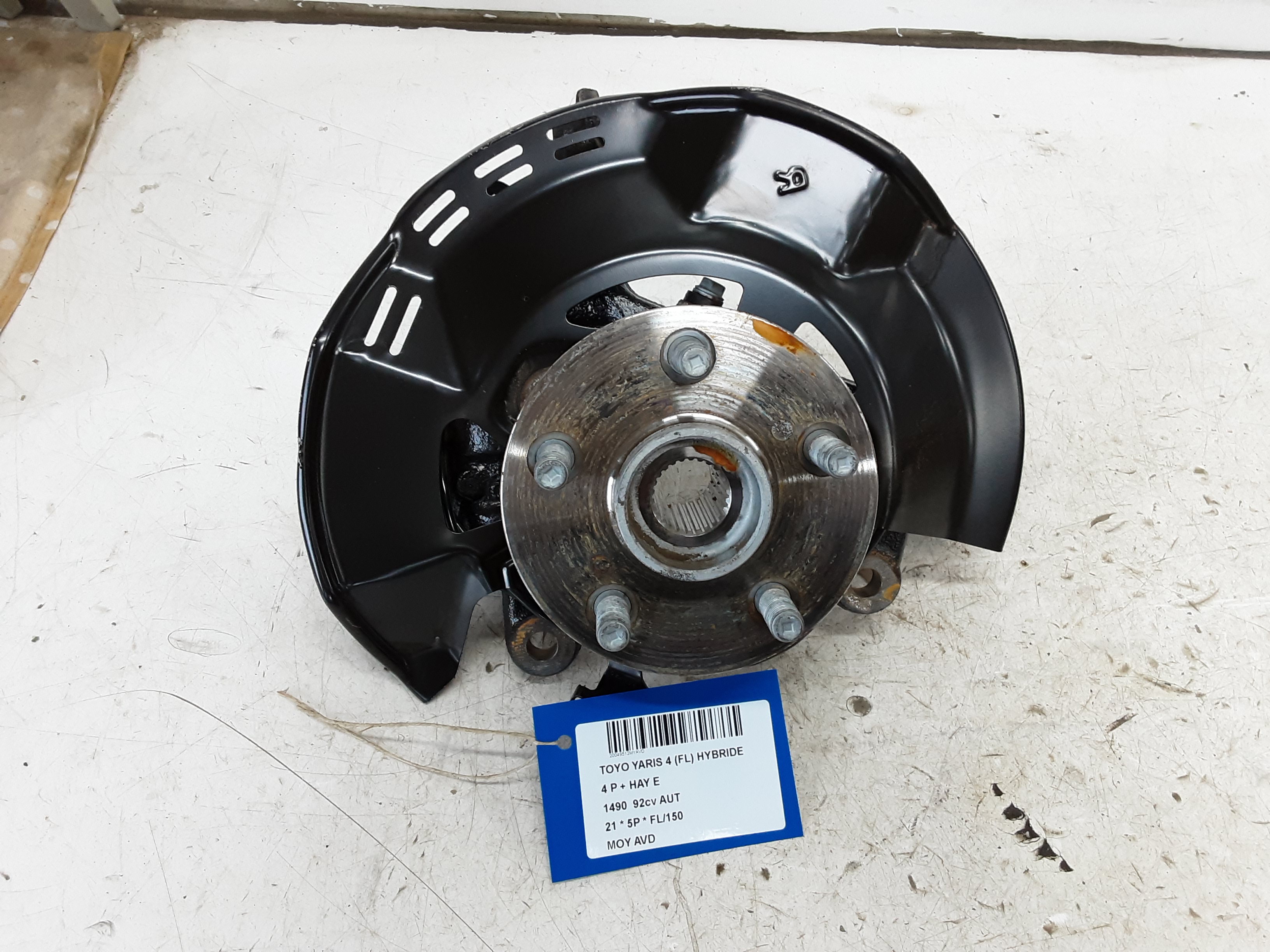 MOYEU AVANT DROIT Toyota YARIS (6) 2/20+