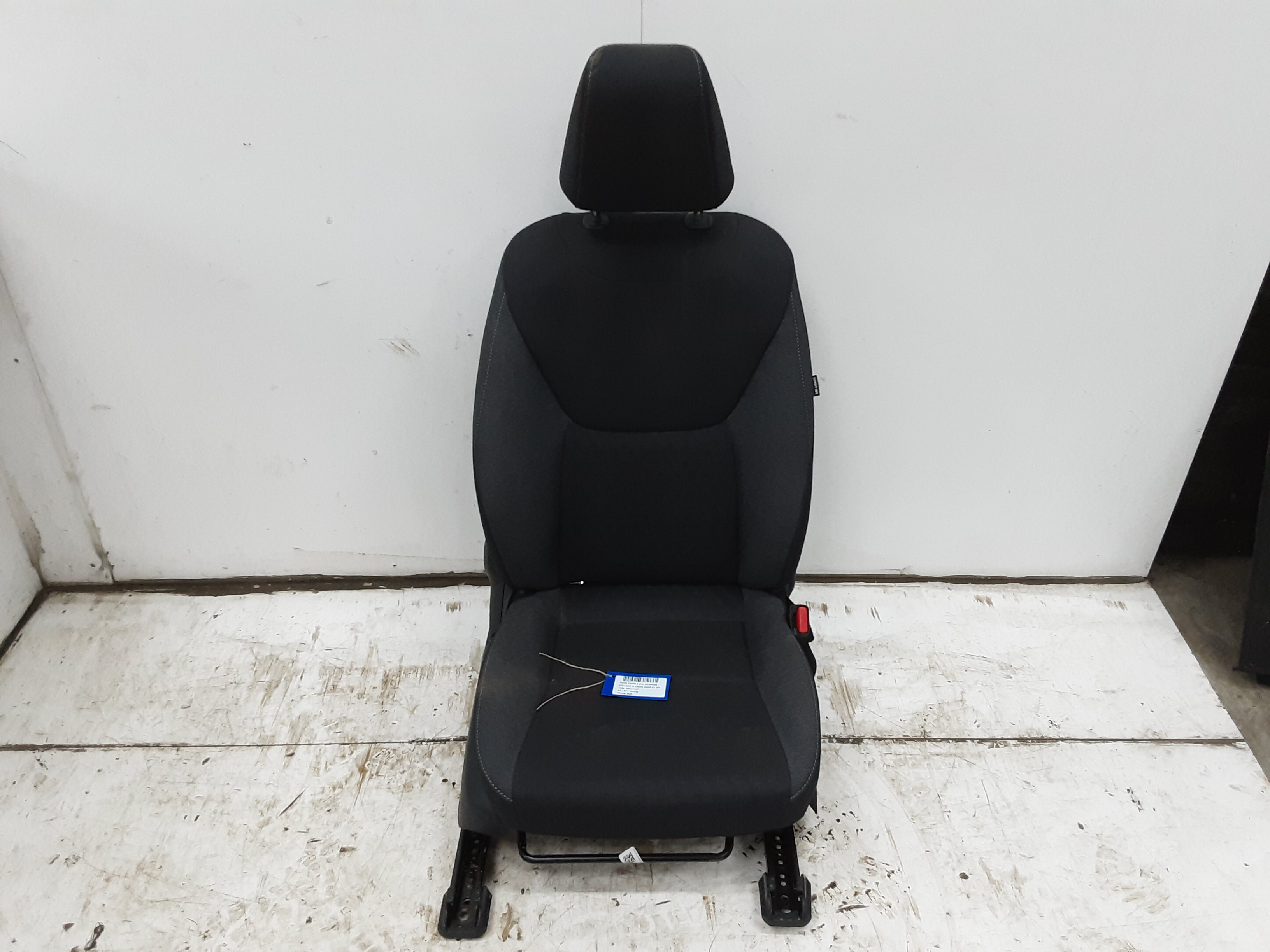 STOEL VOOR RECHTS Toyota YARIS (6) 2/20+