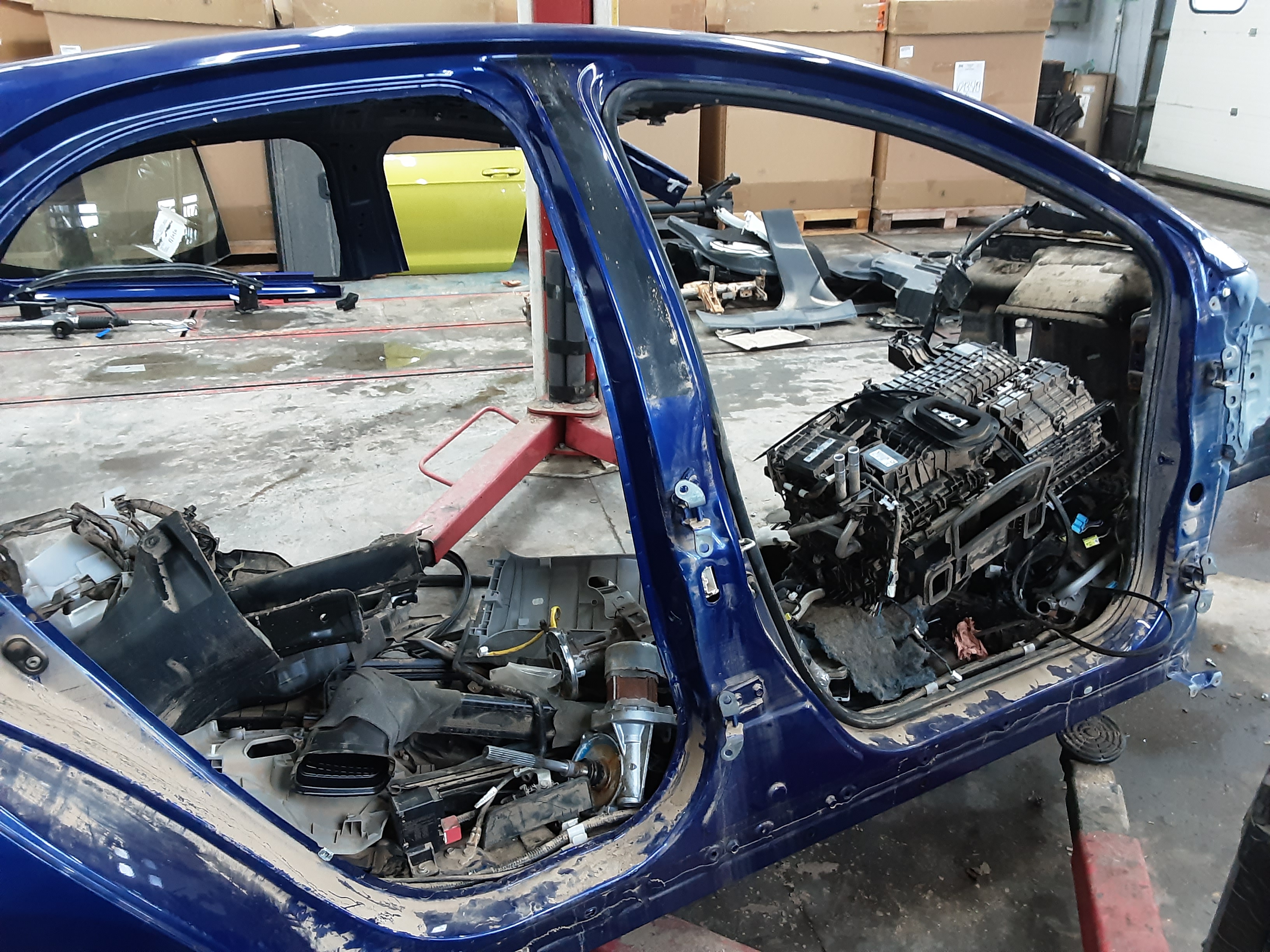 MIDDENSTIJL CENTRAAL RECHTS Toyota YARIS (6) 2/20+