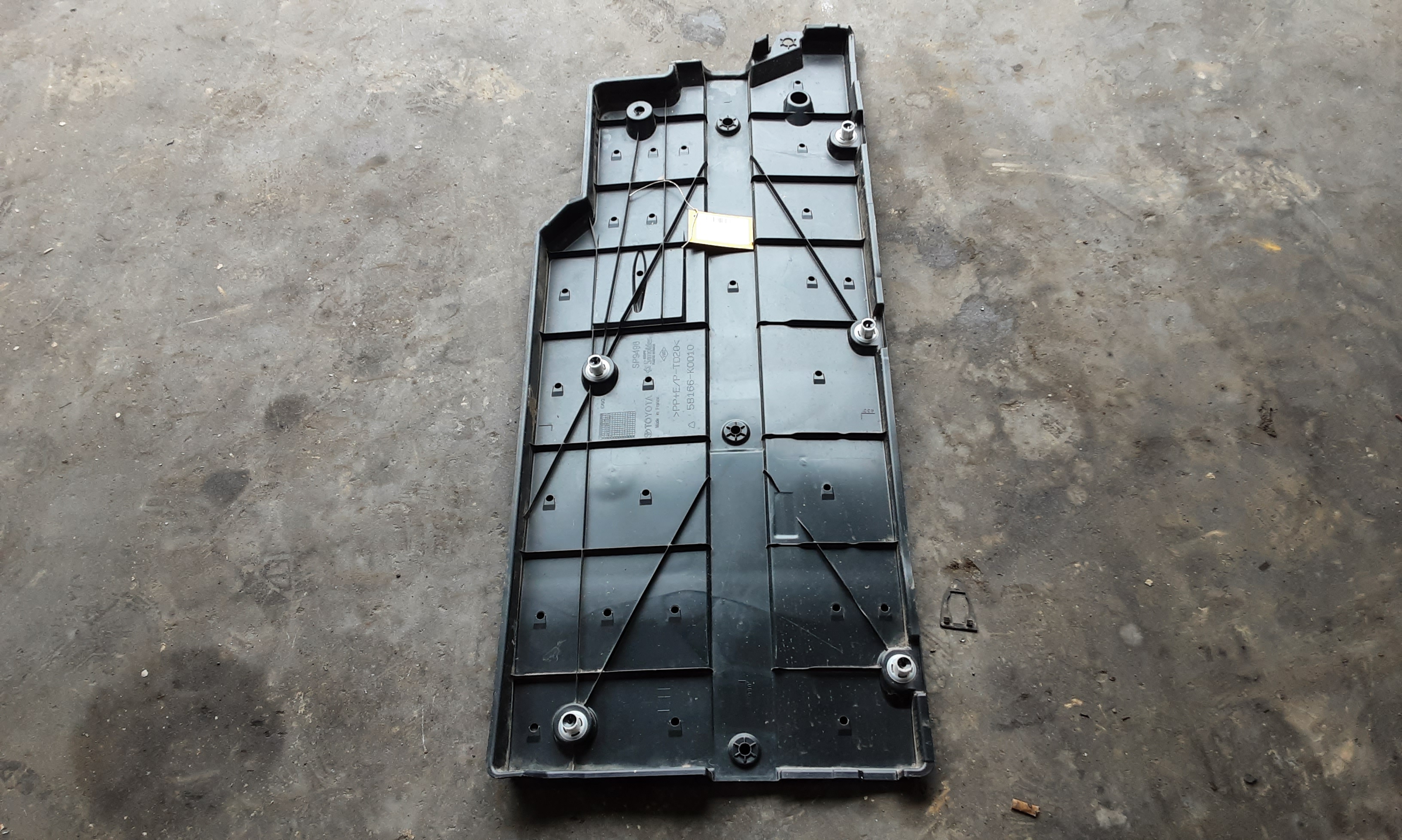 PLASTIQUE SOUS VOITURE DROIT Toyota YARIS (6) 2/20+