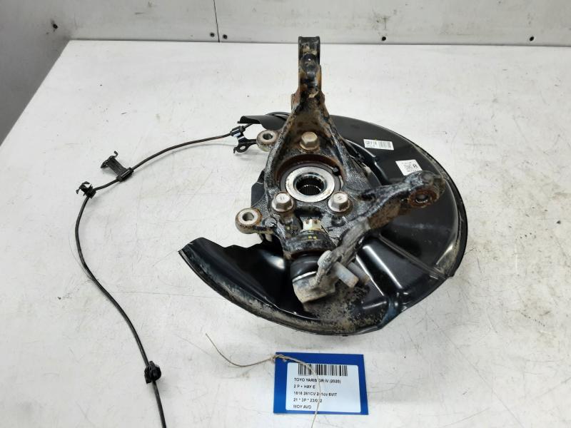 WIELNAAF VOOR RECHTS Toyota YARIS (6) 2/20+