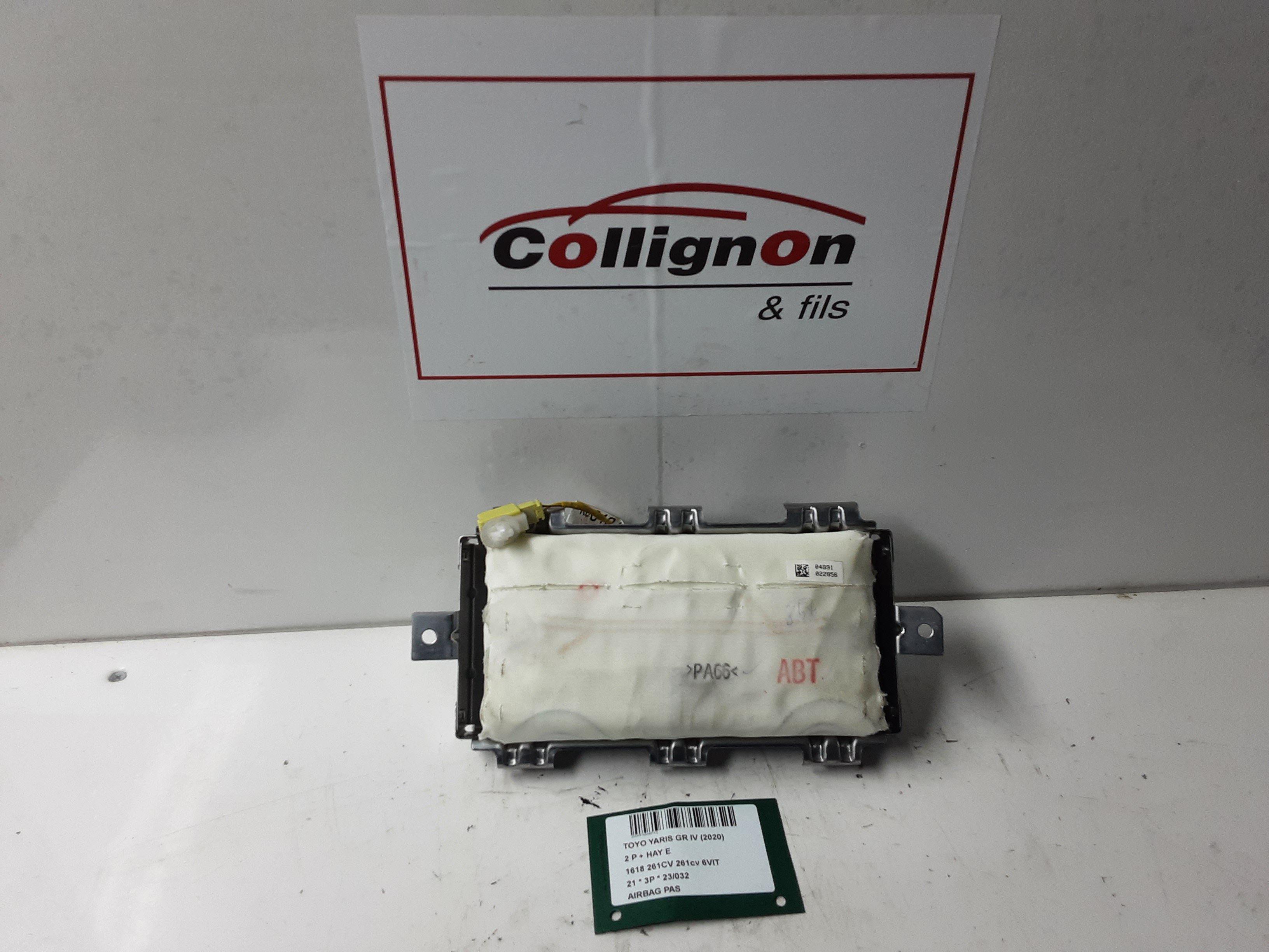 AIRBAG PASSAGIER Toyota YARIS (6) 2/20+
