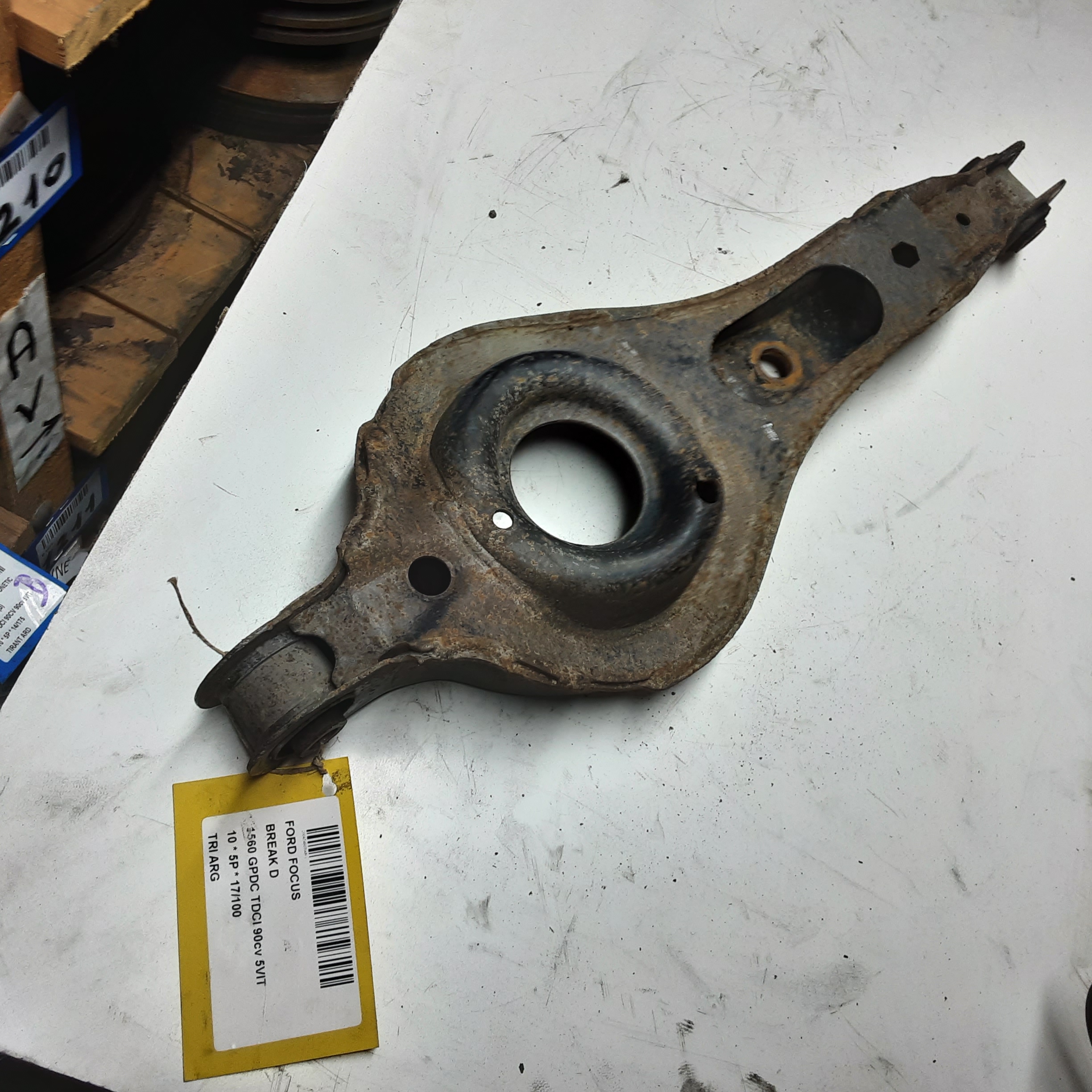 DRAAGARM ACHTER LINKS Ford FOCUS (3) 08 - 02/11