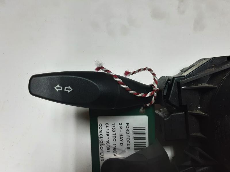 KNIPPERLICHTSCHAKELAAR Ford FOCUS (1) - 10/04