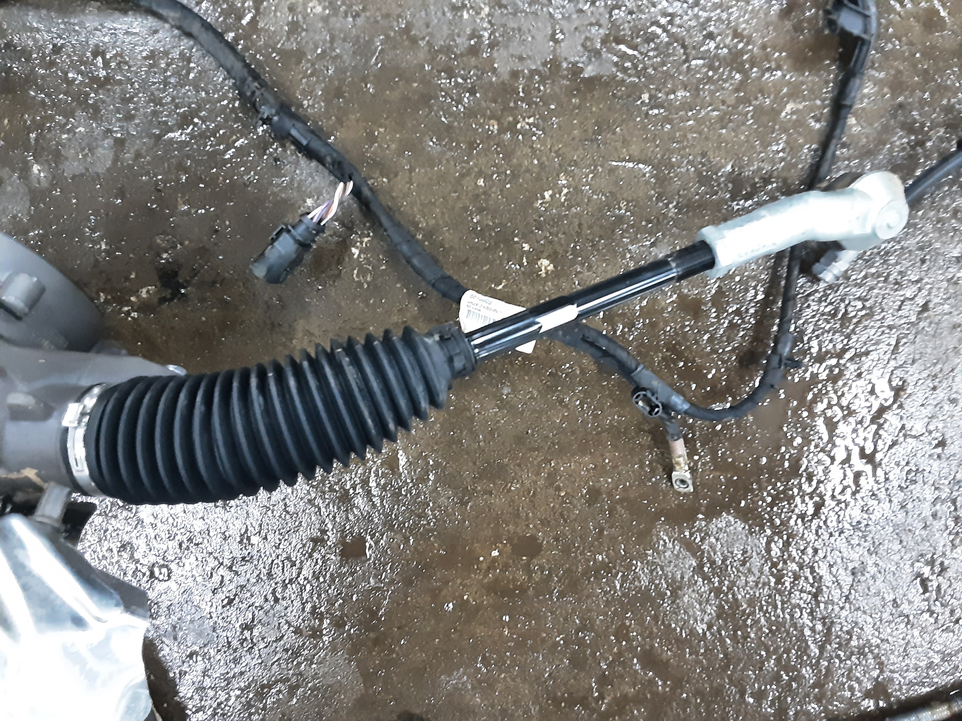 SPOORSTANG LINKS VOOR Audi A3 5D/20+