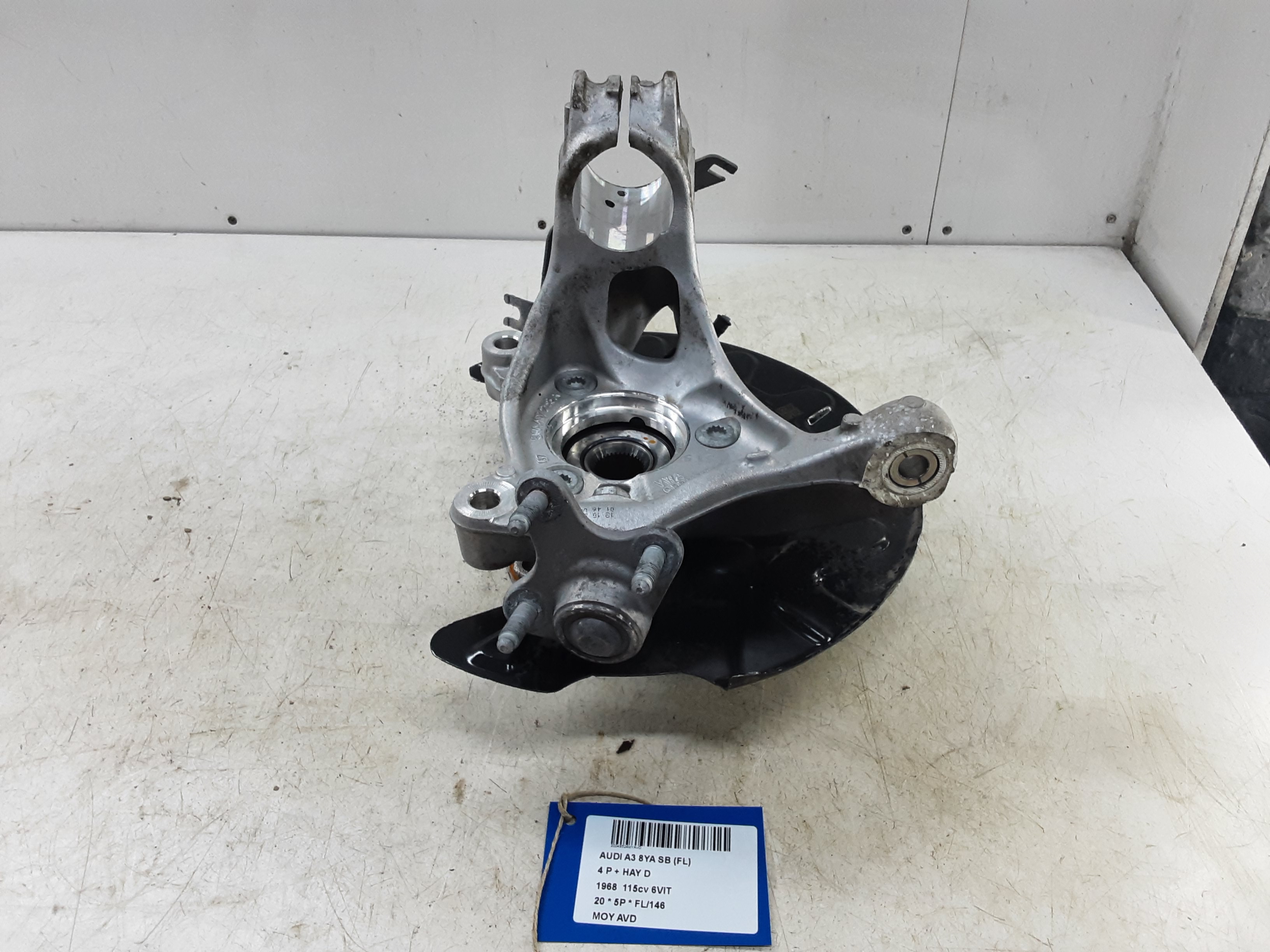 WIELNAAF VOOR RECHTS Audi A3 5D/20+