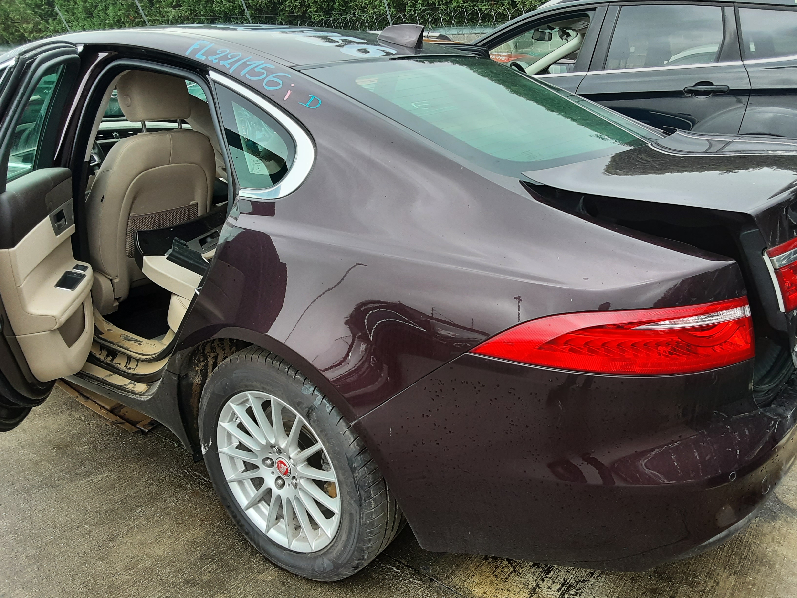 SPATBORD ACHTER LINKS Jaguar XF 6/15+