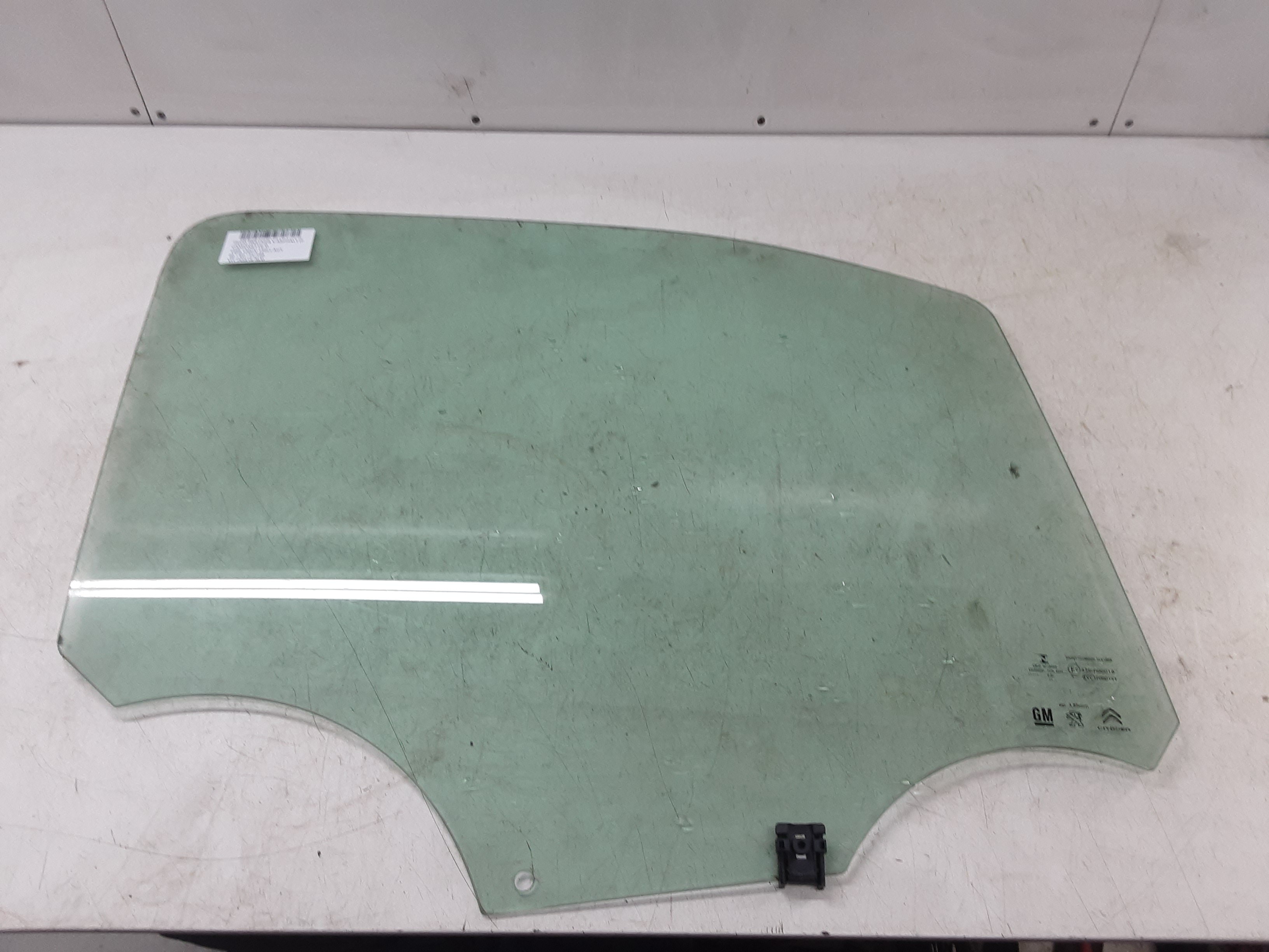 VITRE DE PORTE AVANT DROITE Peugeot PARTNER 9/18+