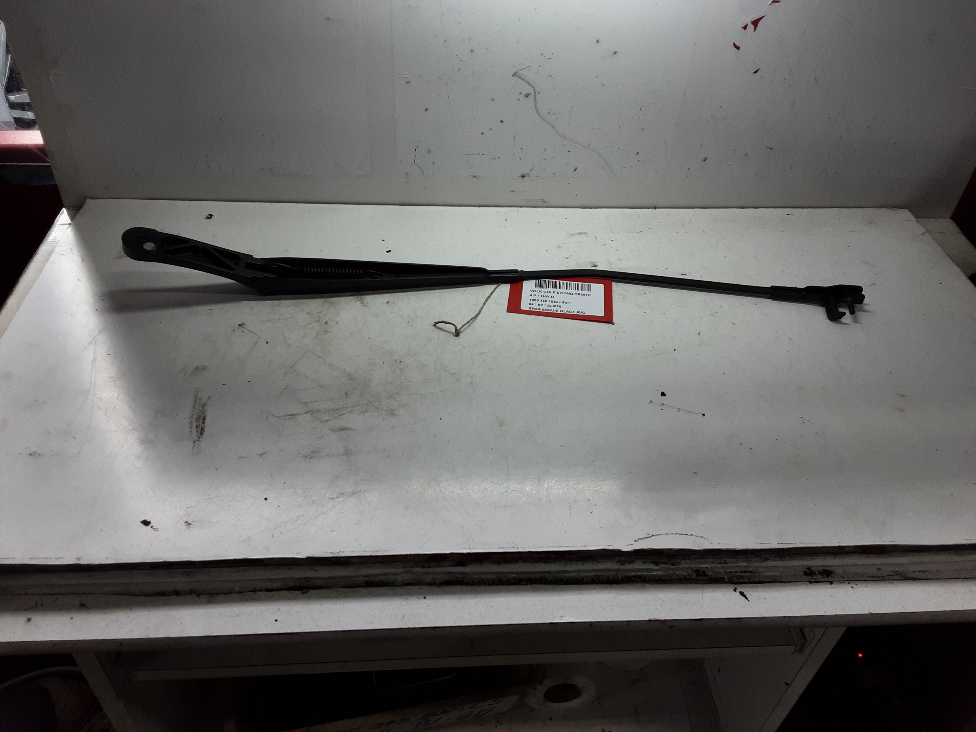 RUITENWISSERARM LINKS VOOR Vw GOLF V 11/03 - 08