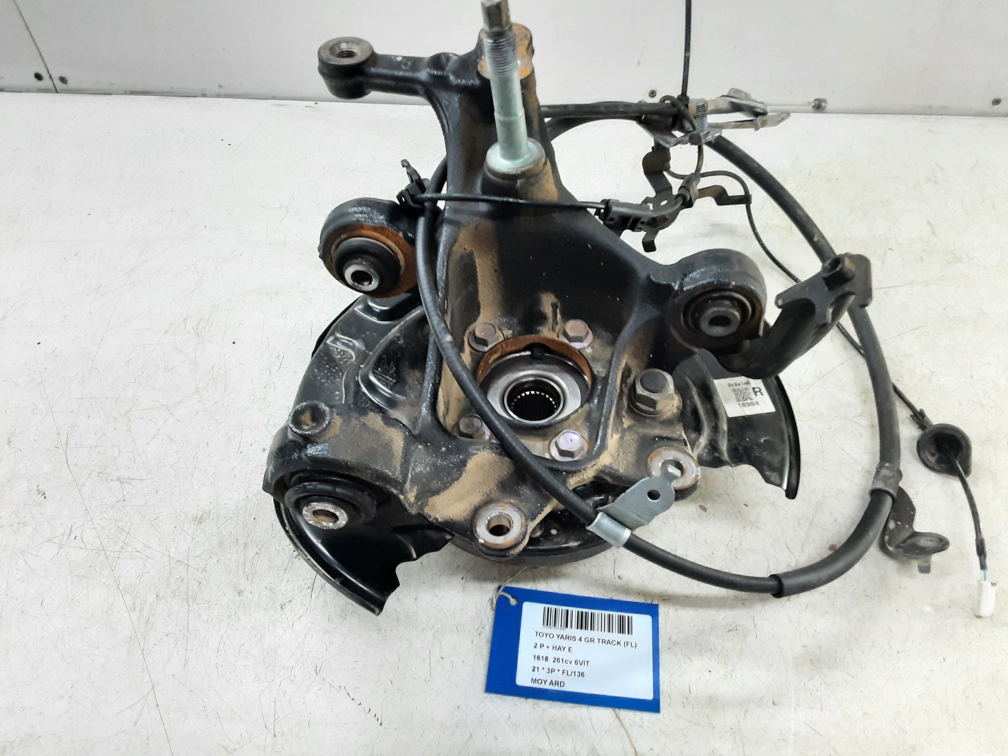 MOYEU ARRIERE DROIT Toyota YARIS (6) 2/20+