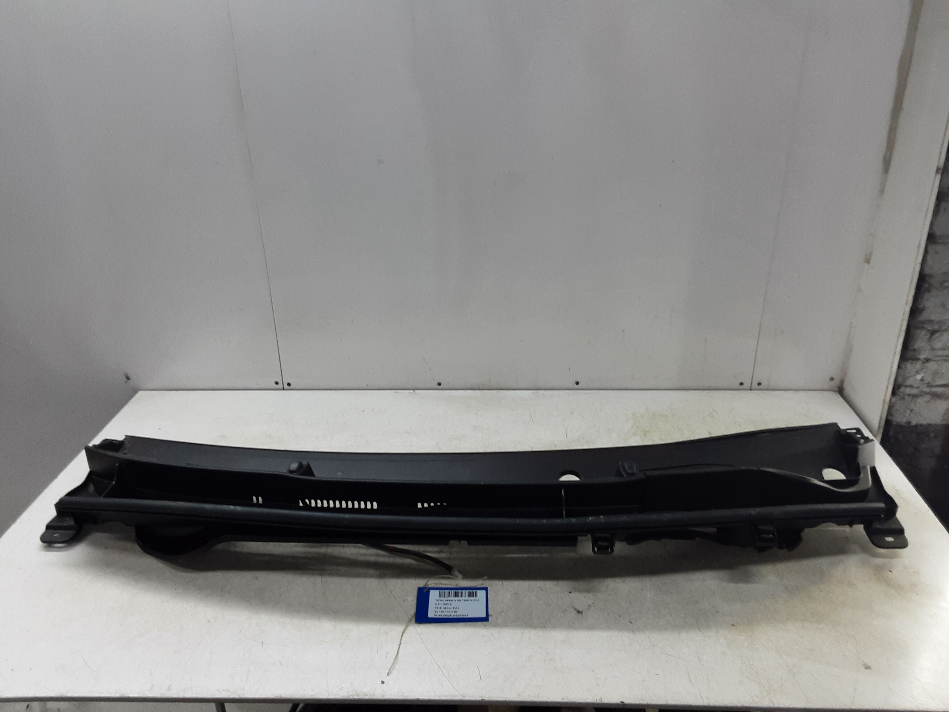 PLASTIQUE D&#039;AUVENT Toyota YARIS (6) 2/20+