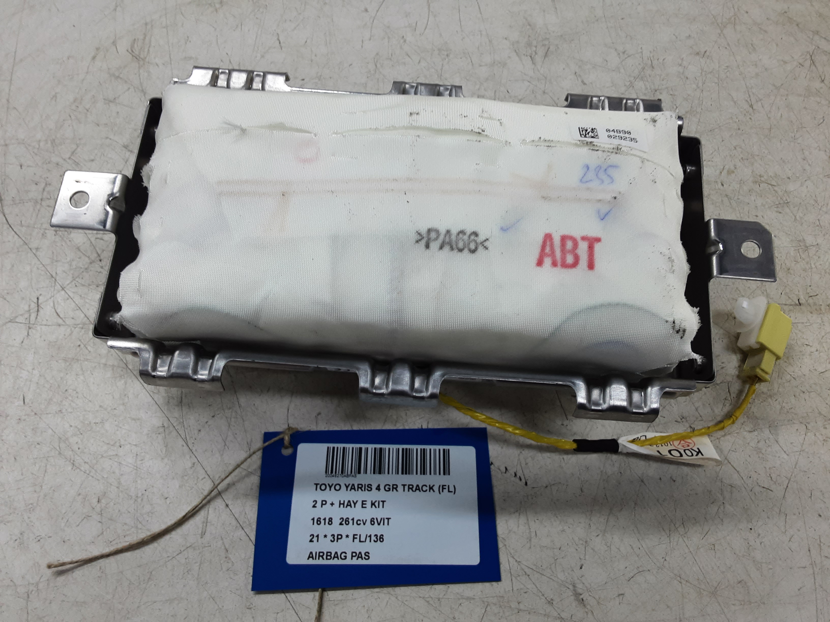 AIRBAG PASSAGIER Toyota YARIS (6) 2/20+
