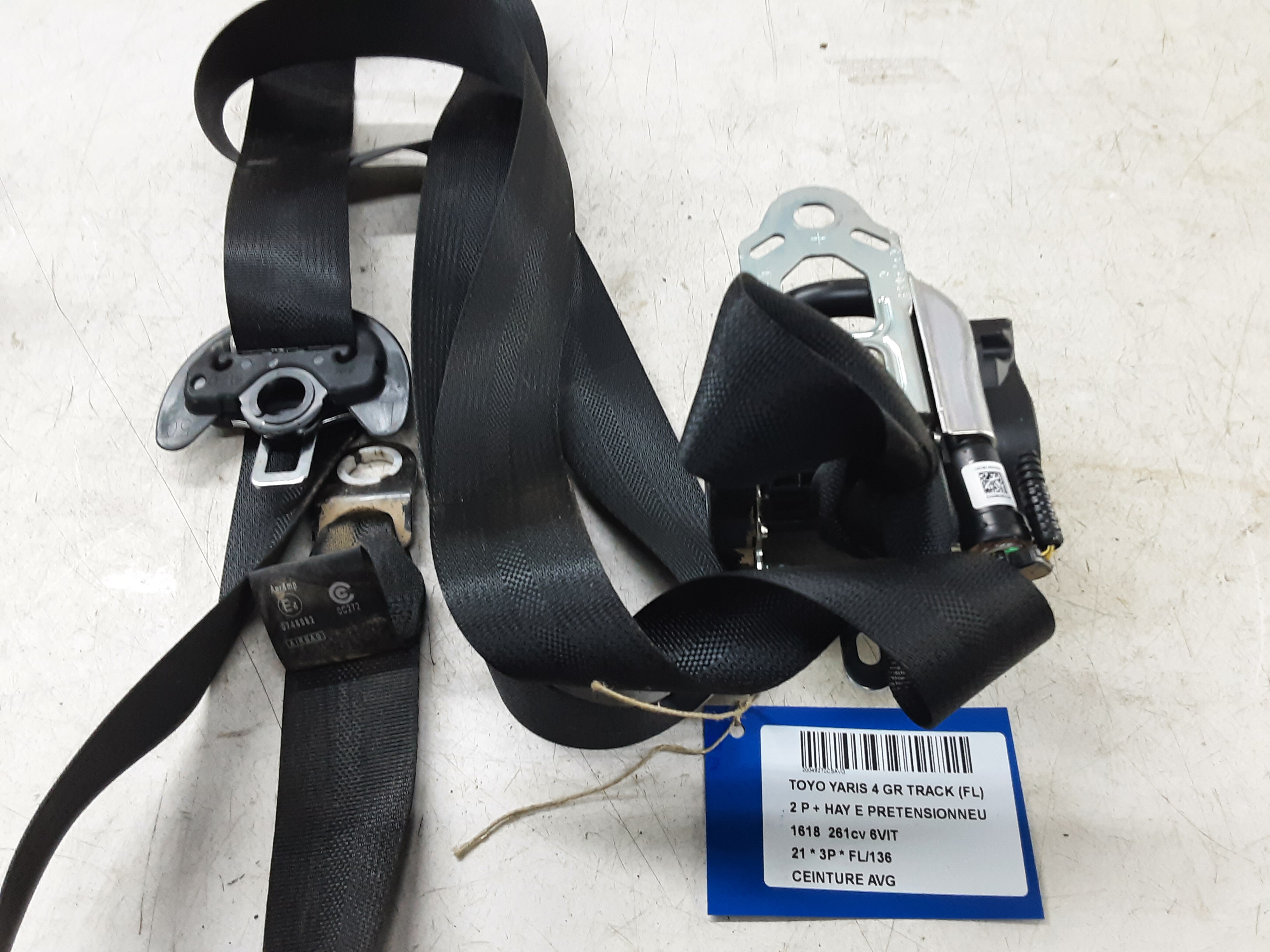 CEINTURE AVANT GAUCHE Toyota YARIS (6) 2/20+