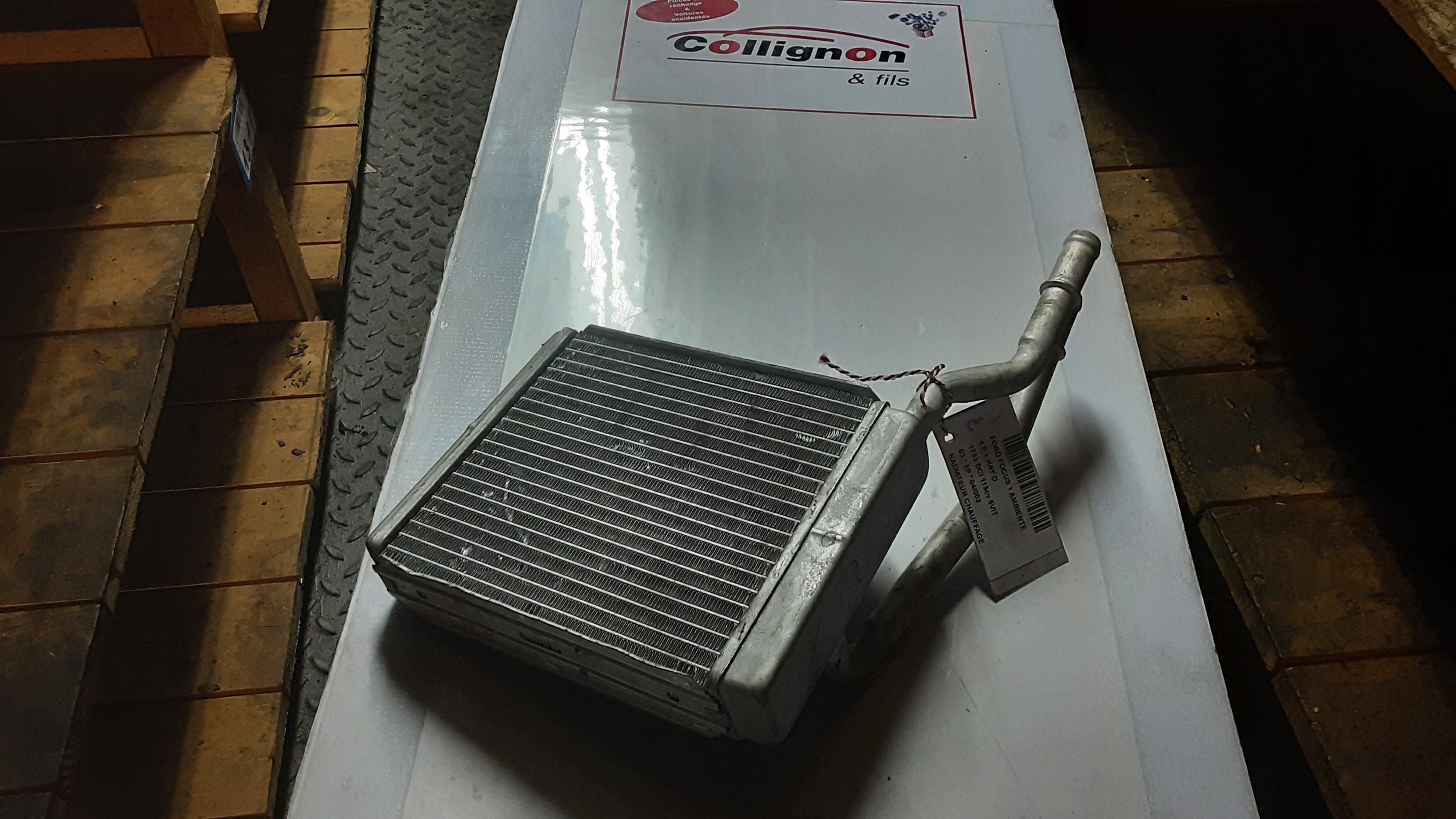 RADIATEUR DE CHAUFFAGE Ford FOCUS (1) - 10/04