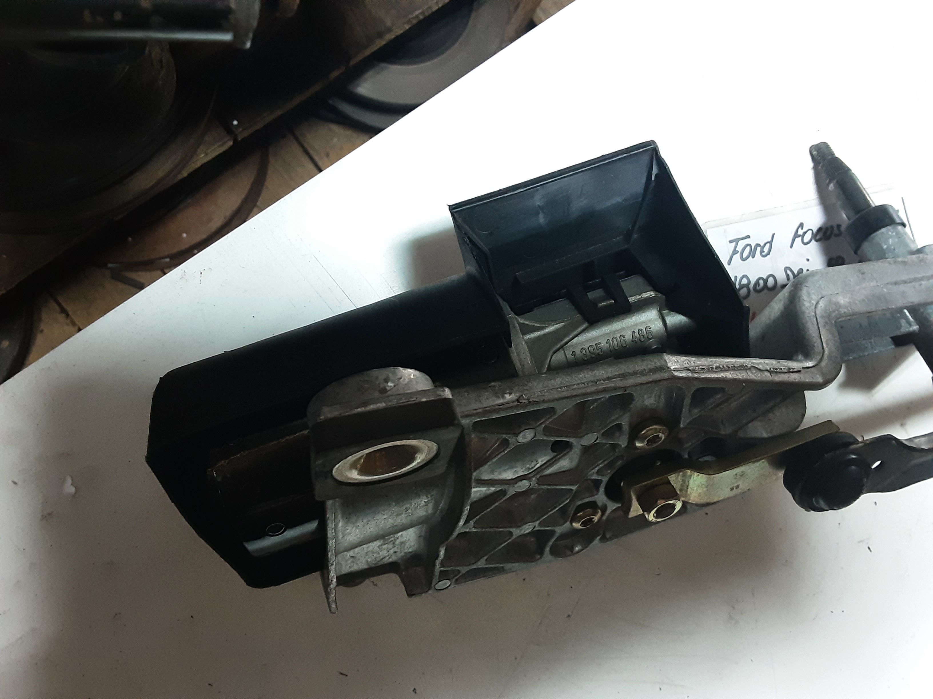 MOTOR RUITENWISSERS VOOR Ford FOCUS (1) - 10/04