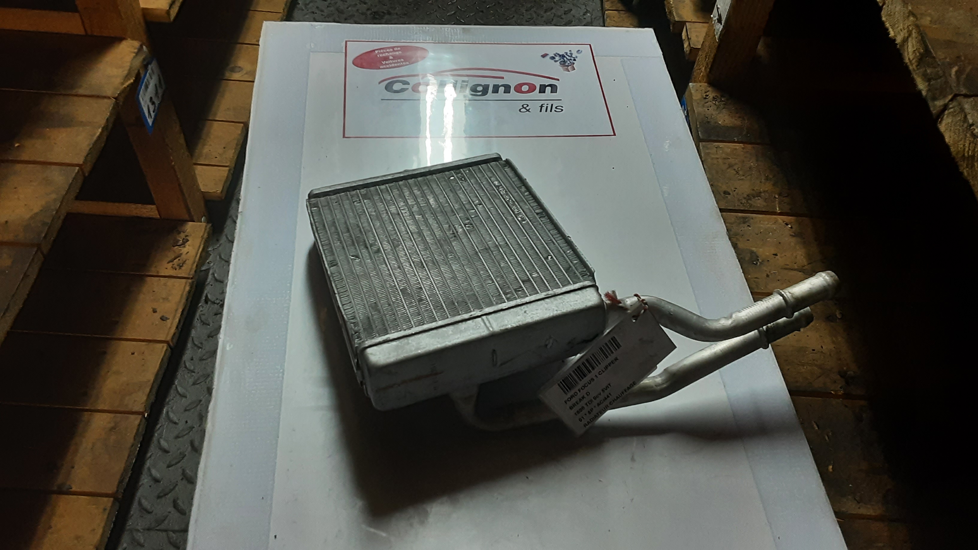 RADIATEUR DE CHAUFFAGE Ford FOCUS (1) - 10/04