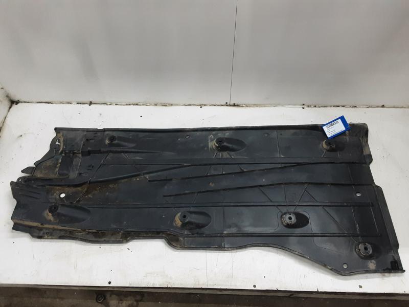 PLASTIEKE BESCHERMPLAAT ONDER AUTO RECHTS Audi SQ2