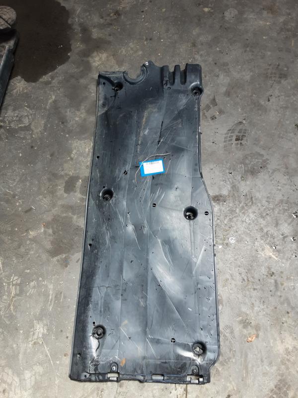 PLASTIEKE BESCHERMPLAAT ONDER AUTO RECHTS Audi A1 12/18+