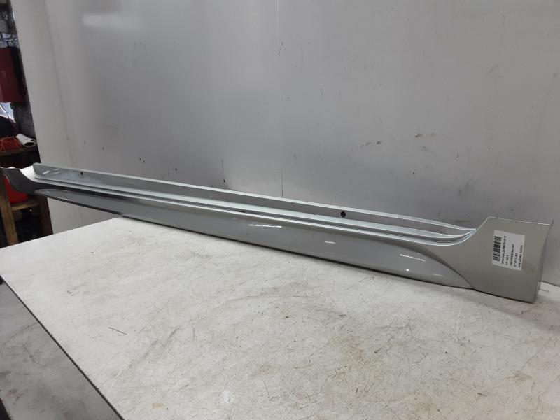 JUPE LATERALE GAUCHE Toyota COROLLA 5P/5D 18+
