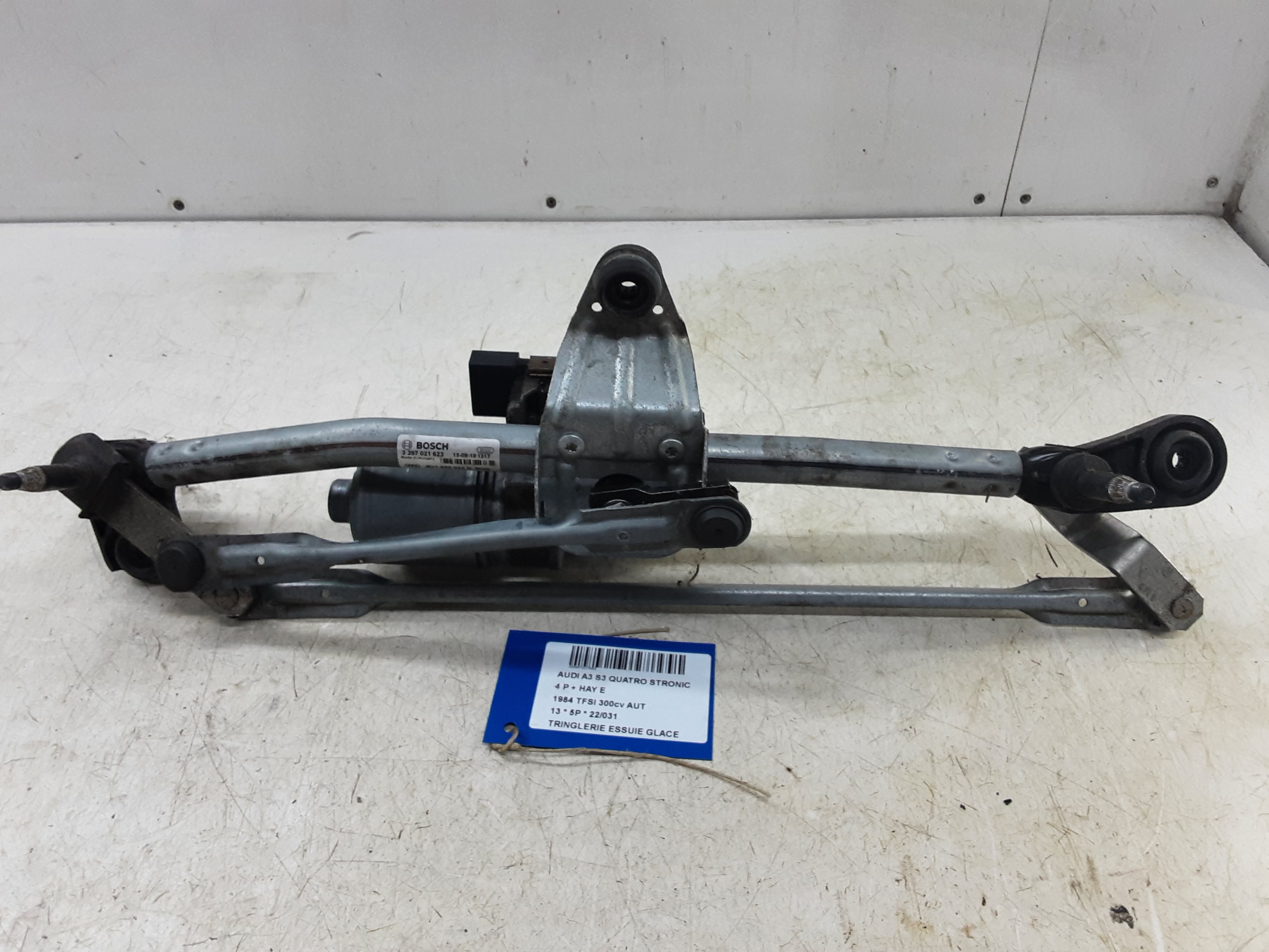 TRINGLERIE D&#039;ESSUIE-GLACE Audi A3 3,5D 9/12 - 16