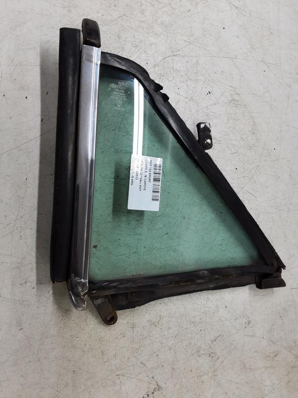 ZIJRUIT ACHTER LINKS Fiat 124 SPORT