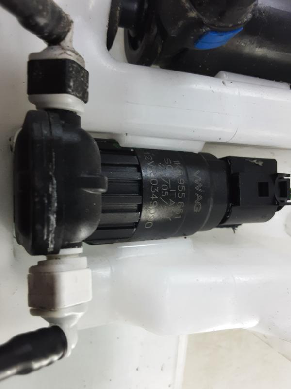 WINDSCREEN WASHER PUMP Audi Q3 11/18+