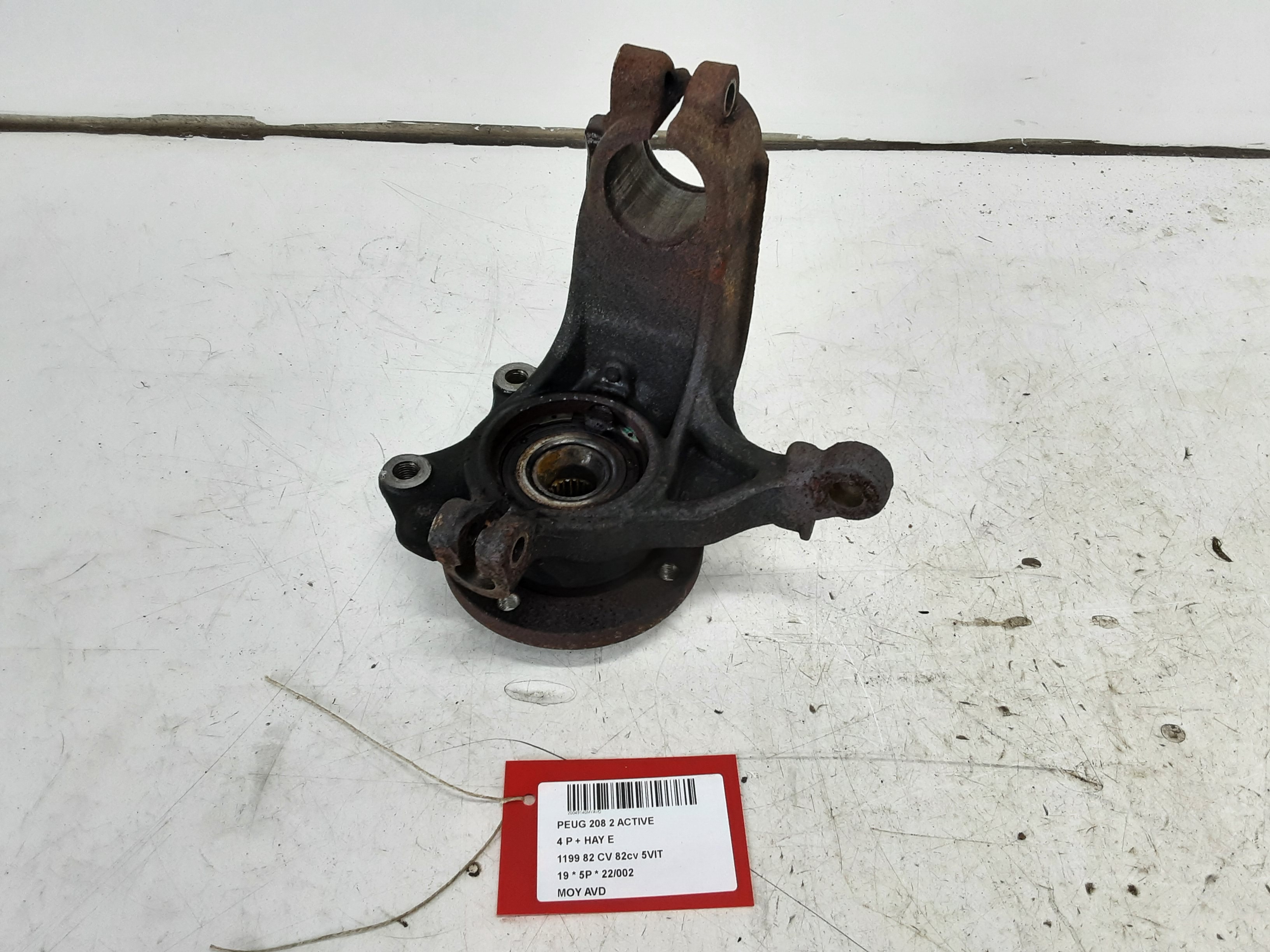 WIELNAAF VOOR RECHTS Peugeot 208 8/15 - 20