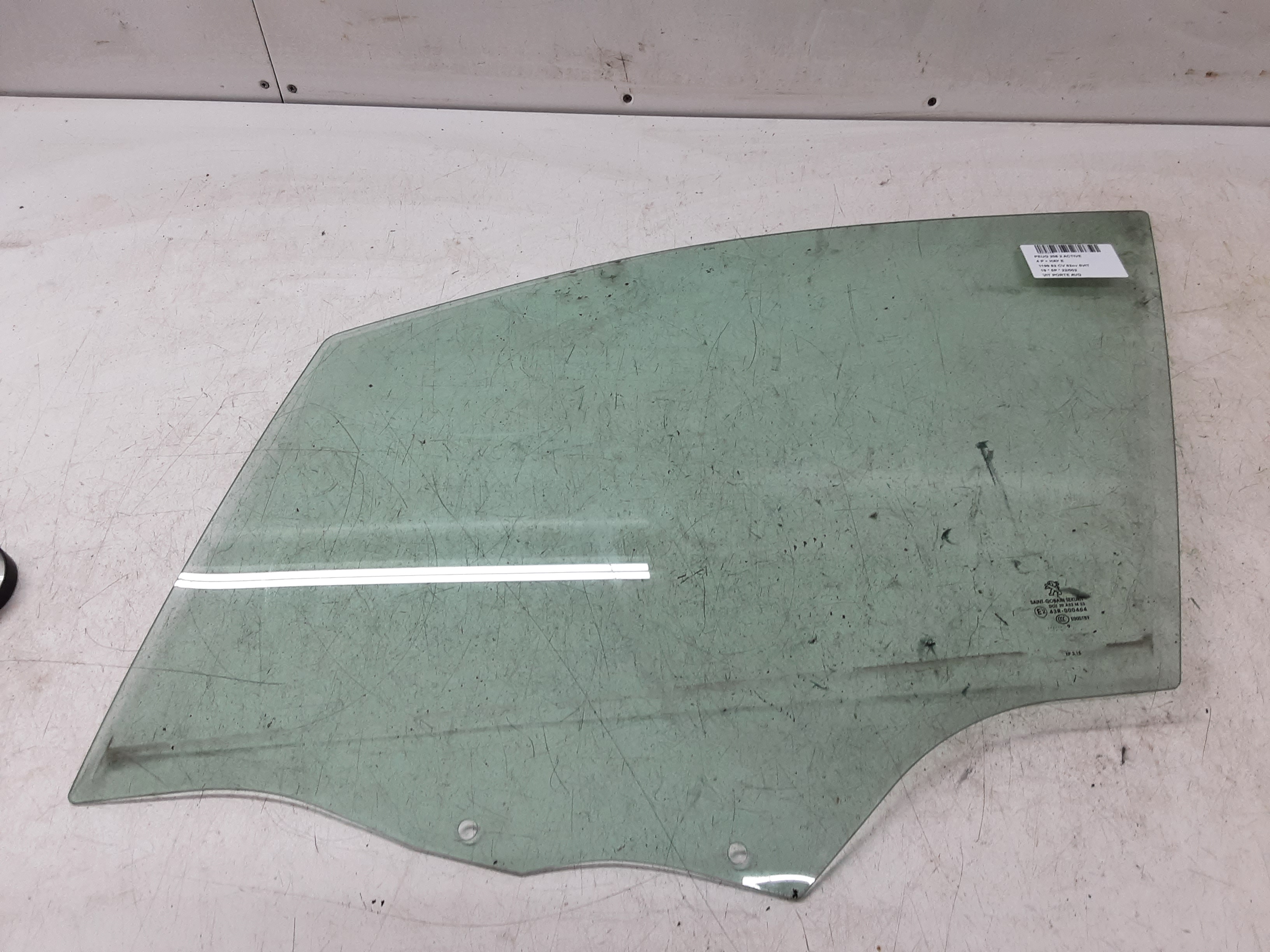 LEFT FRONT DOOR WINDOW Peugeot 208 8/15 - 20