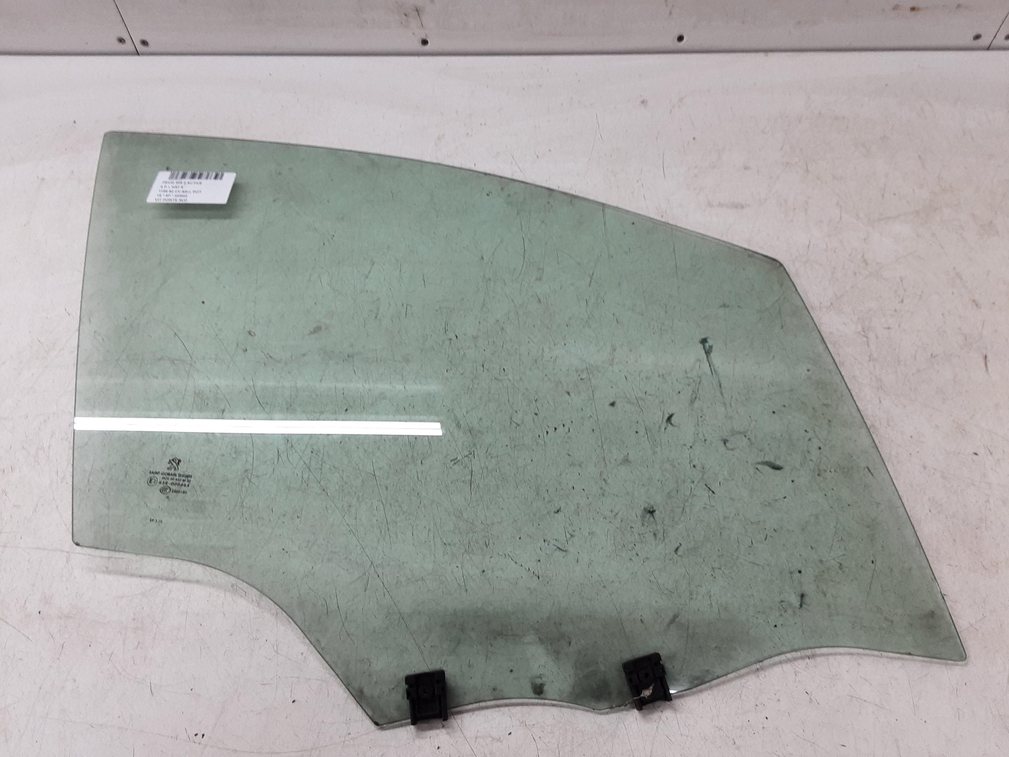 RIGHT FRONT DOOR WINDOW Peugeot 208 8/15 - 20