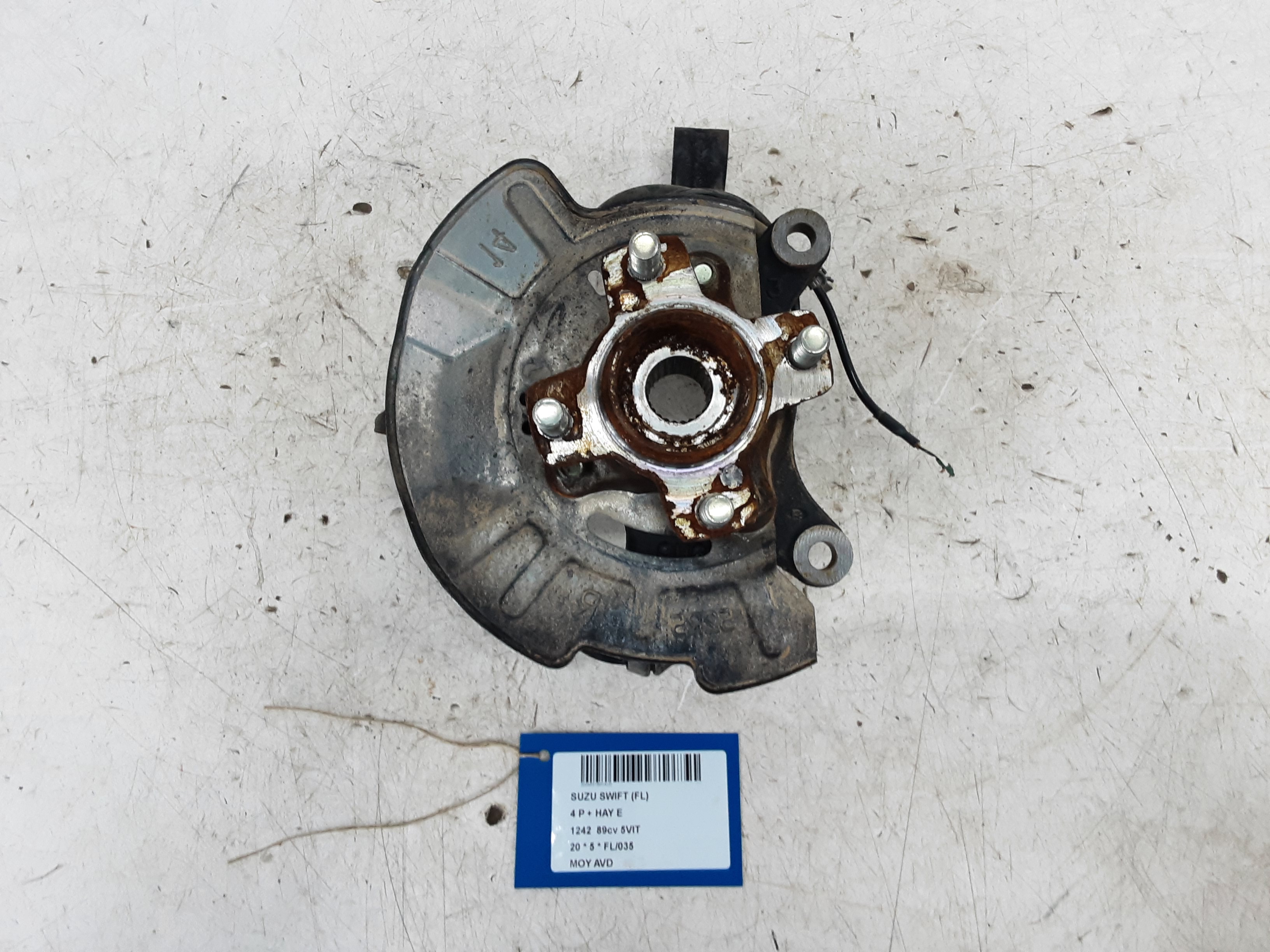 WIELNAAF VOOR RECHTS Suzuki SWIFT 4/17+