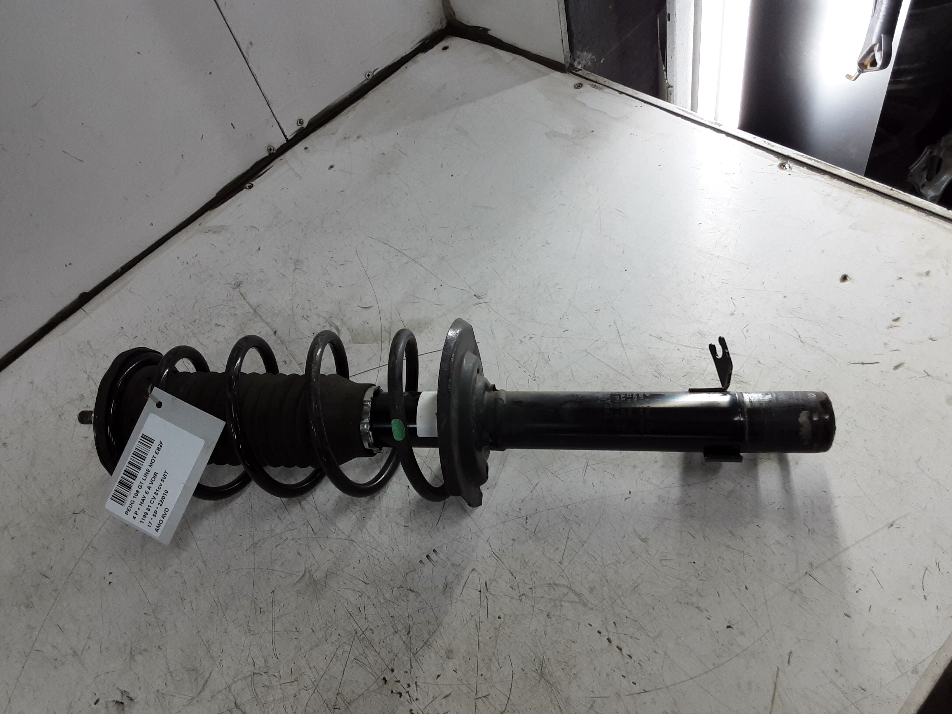 SCHOKBREKER VOOR RECHTS Peugeot 108 5/14+
