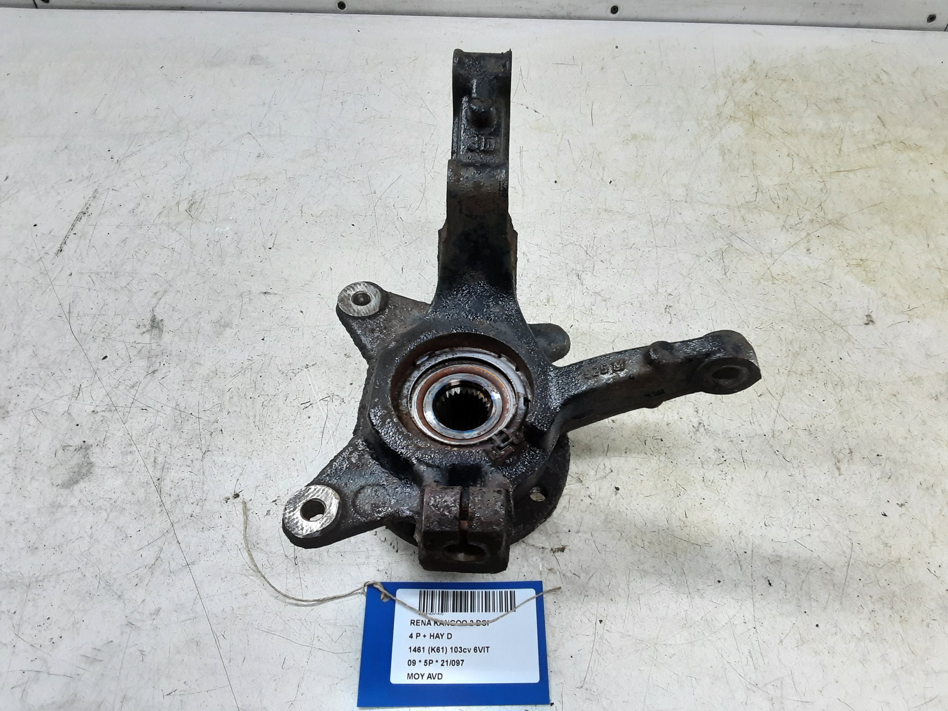 WIELNAAF VOOR RECHTS Renault KANGOO 08 - 13