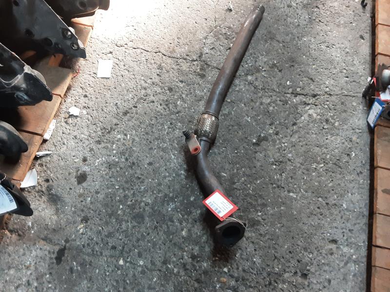 AUSPUFF FORNE Vw PASSAT 10/00 - 02/05